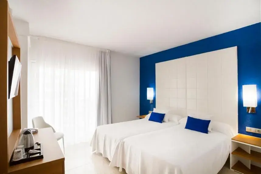 Bedroom, Bed in Ibersol Torremolinos Beach Bedroom, Bed in Ibersol Torremolinos Beach
