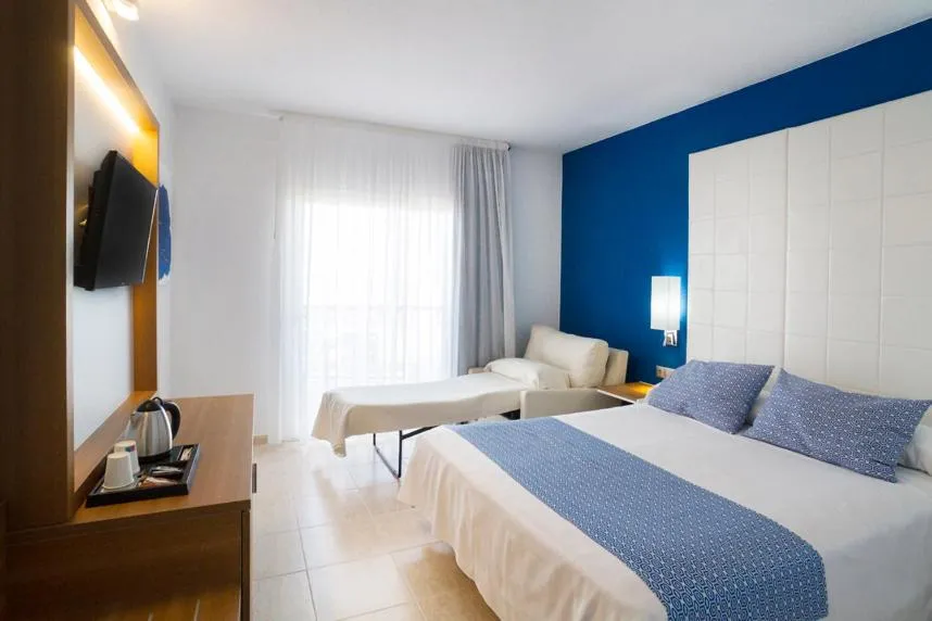 Photo of the whole room, Bed in Ibersol Torremolinos Beach