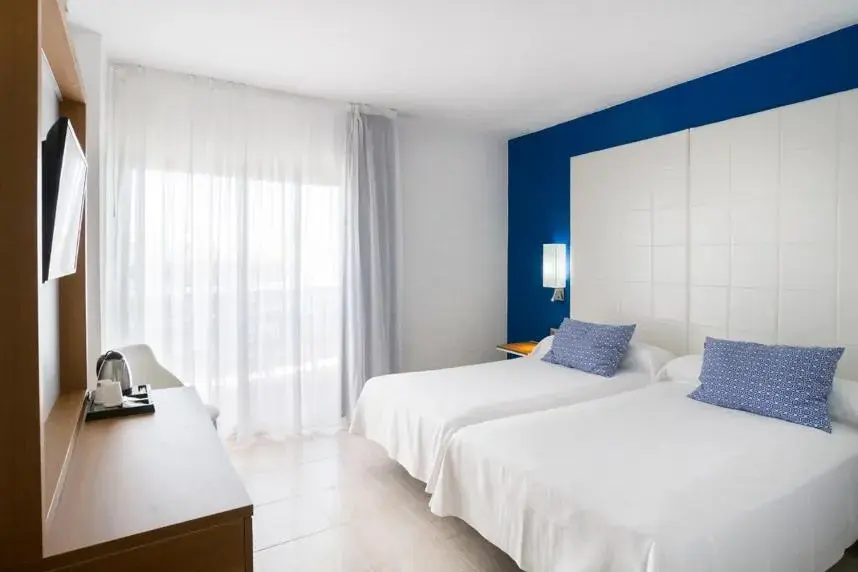 Bedroom, Bed in Ibersol Torremolinos Beach Bedroom, Bed in Ibersol Torremolinos Beach