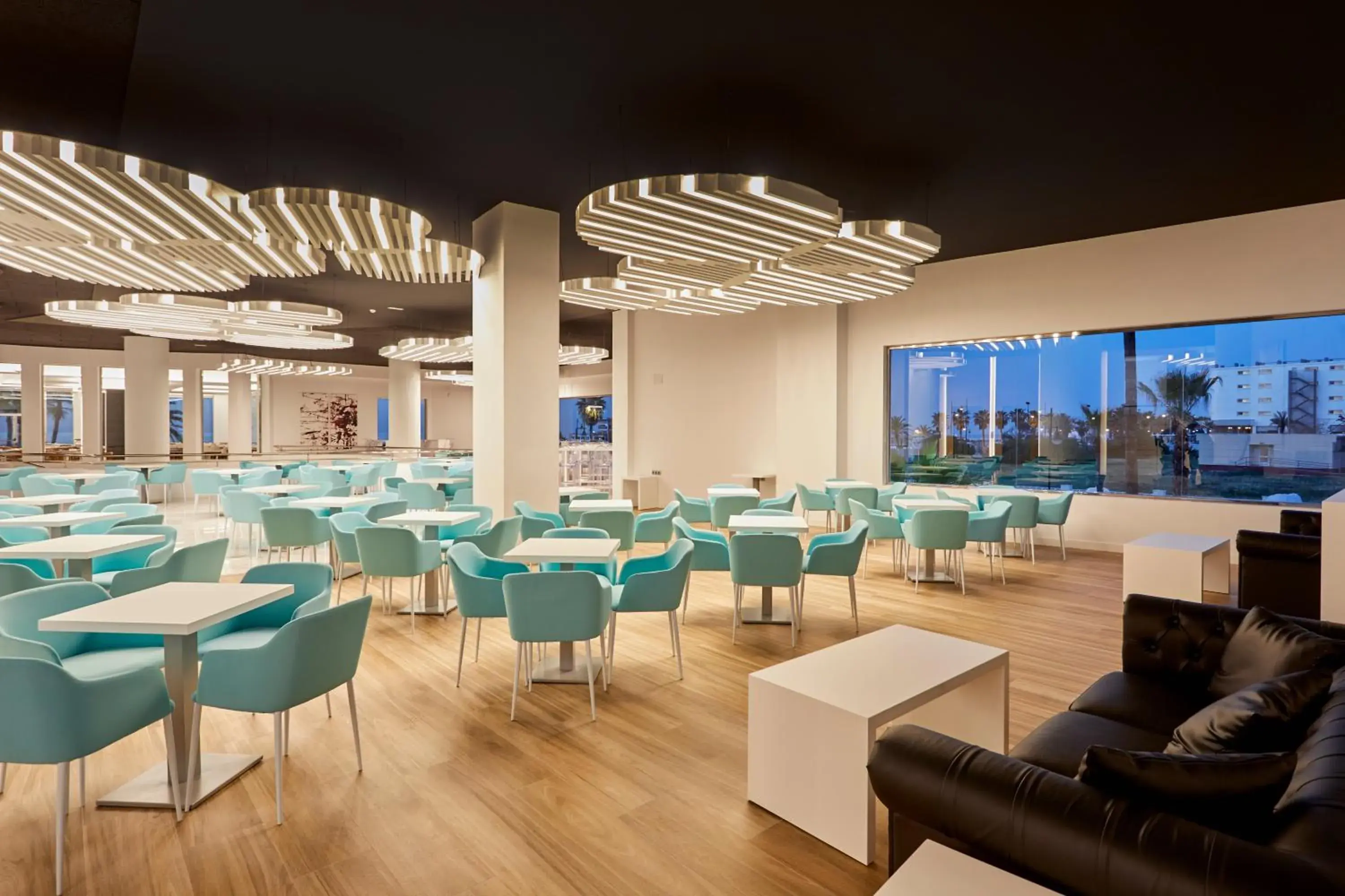 Lounge or bar in Ibersol Torremolinos Beach Lounge or bar in Ibersol Torremolinos Beach