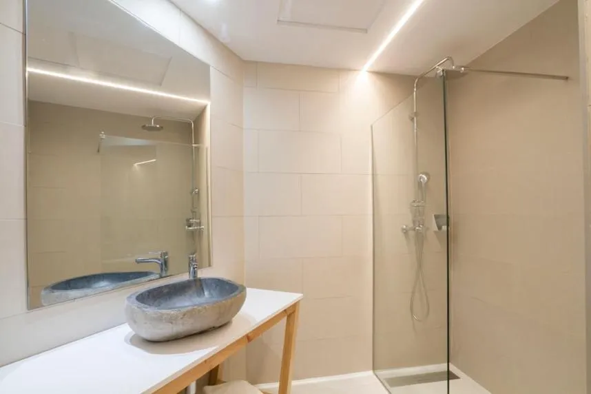 Bathroom in Ibersol Torremolinos Beach