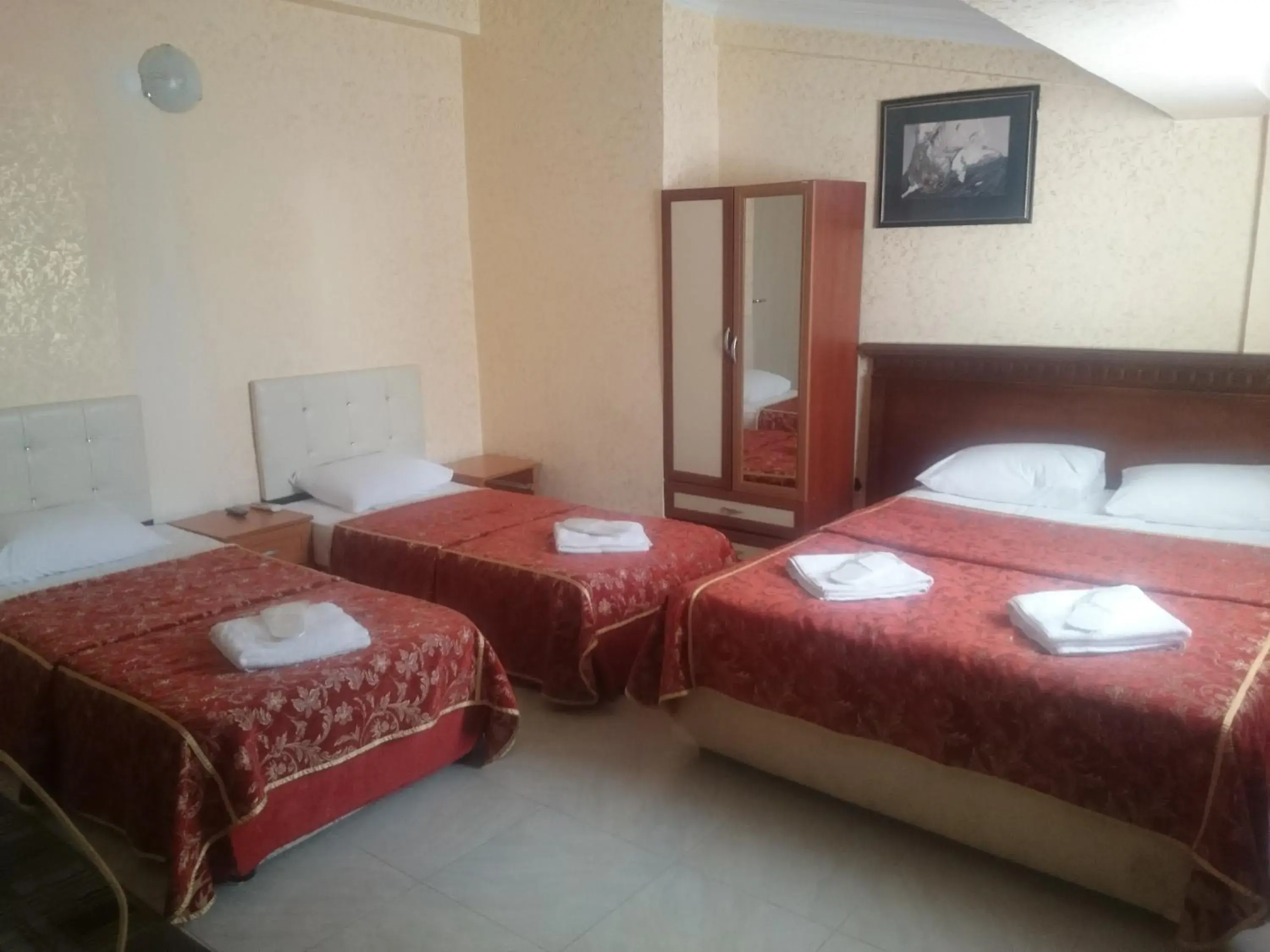 Family Room with Balcony in Florin Hotel Family Room with Balcony in Florin Hotel