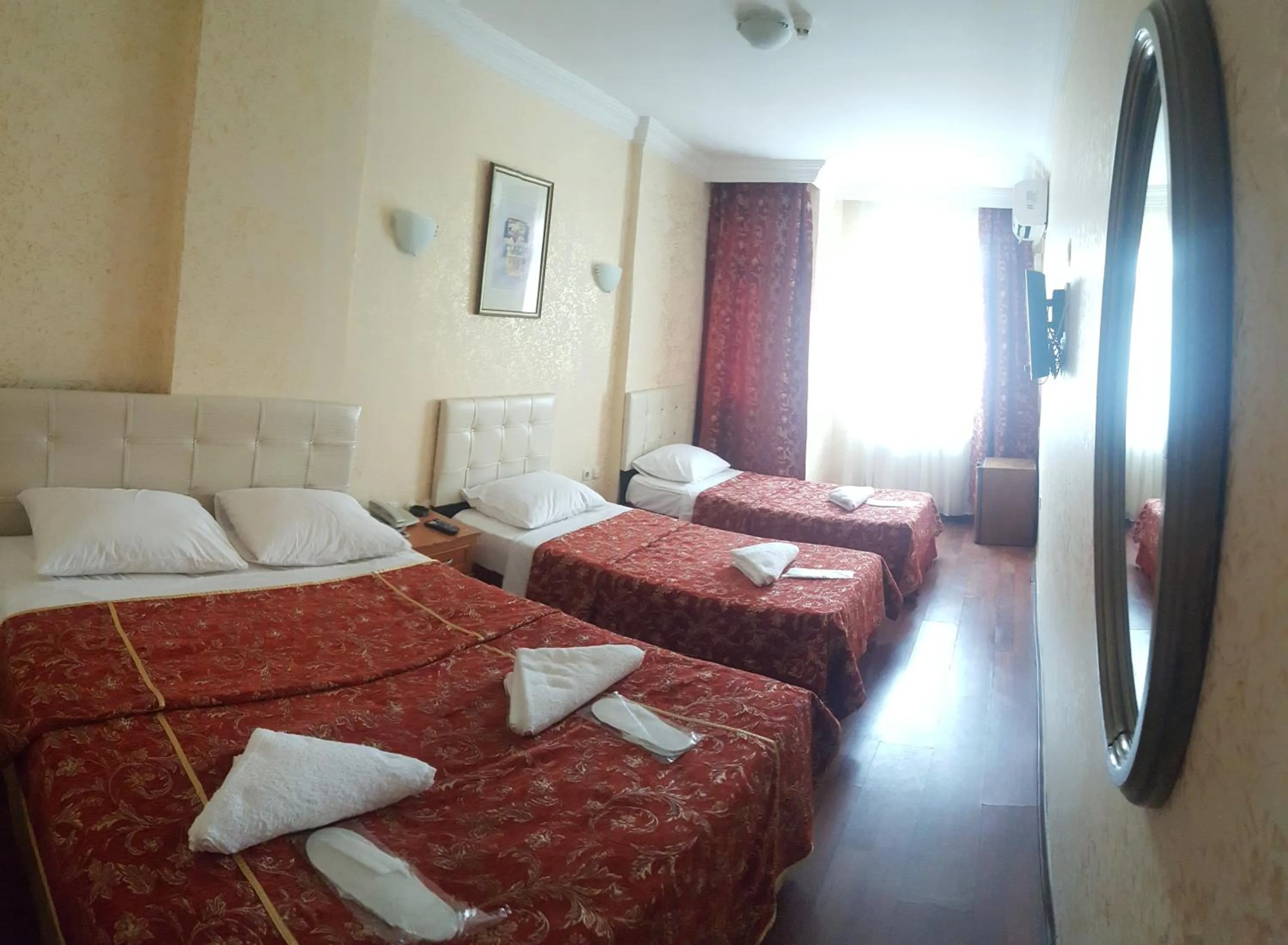 Standard Quadruple Room in Florin Hotel