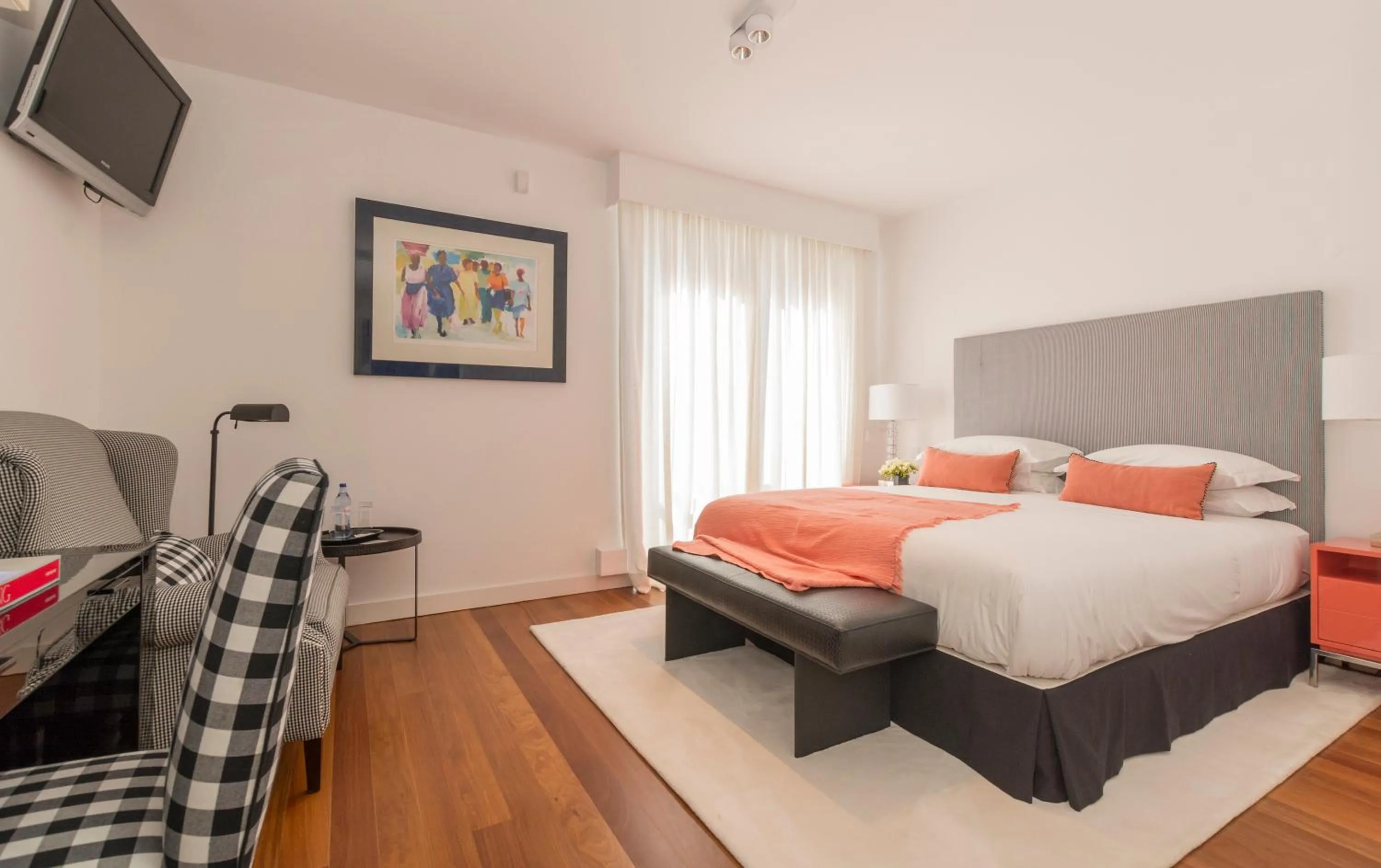 Photo of the whole room, Bed in Cascais Casa Laranja Guesthouse