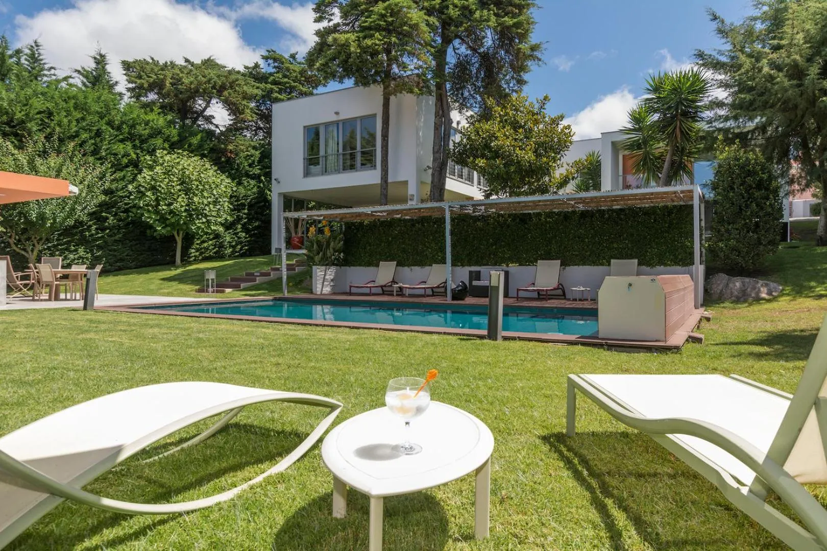 Pool view in Cascais Casa Laranja Guesthouse