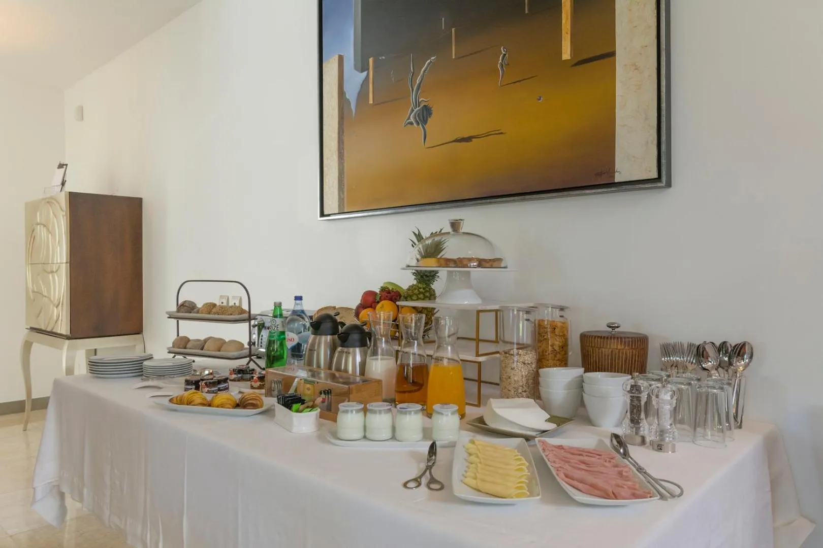 Buffet breakfast in Cascais Casa Laranja Guesthouse