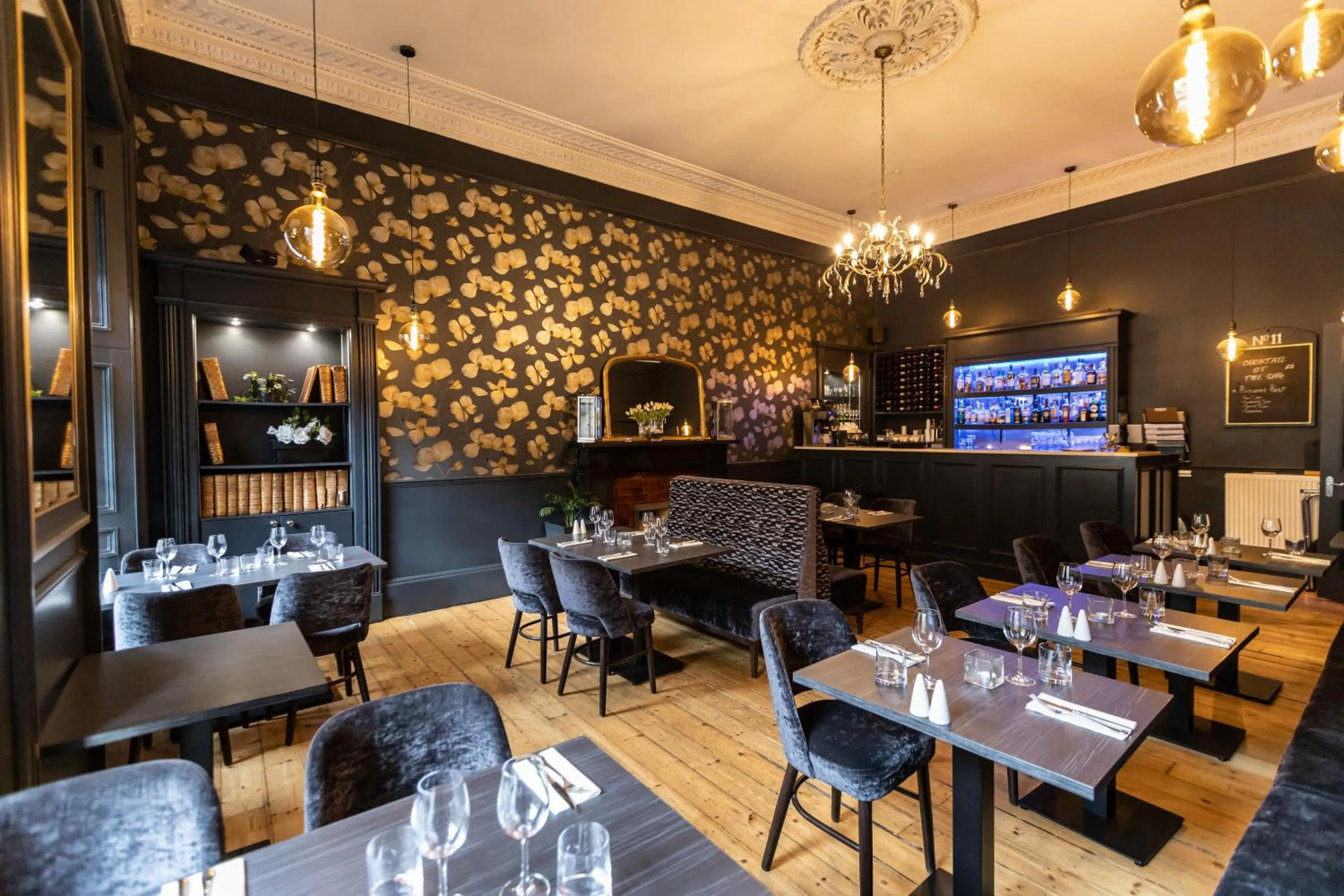 Restaurant/places to eat in No11 Boutique Hotel & Brasserie