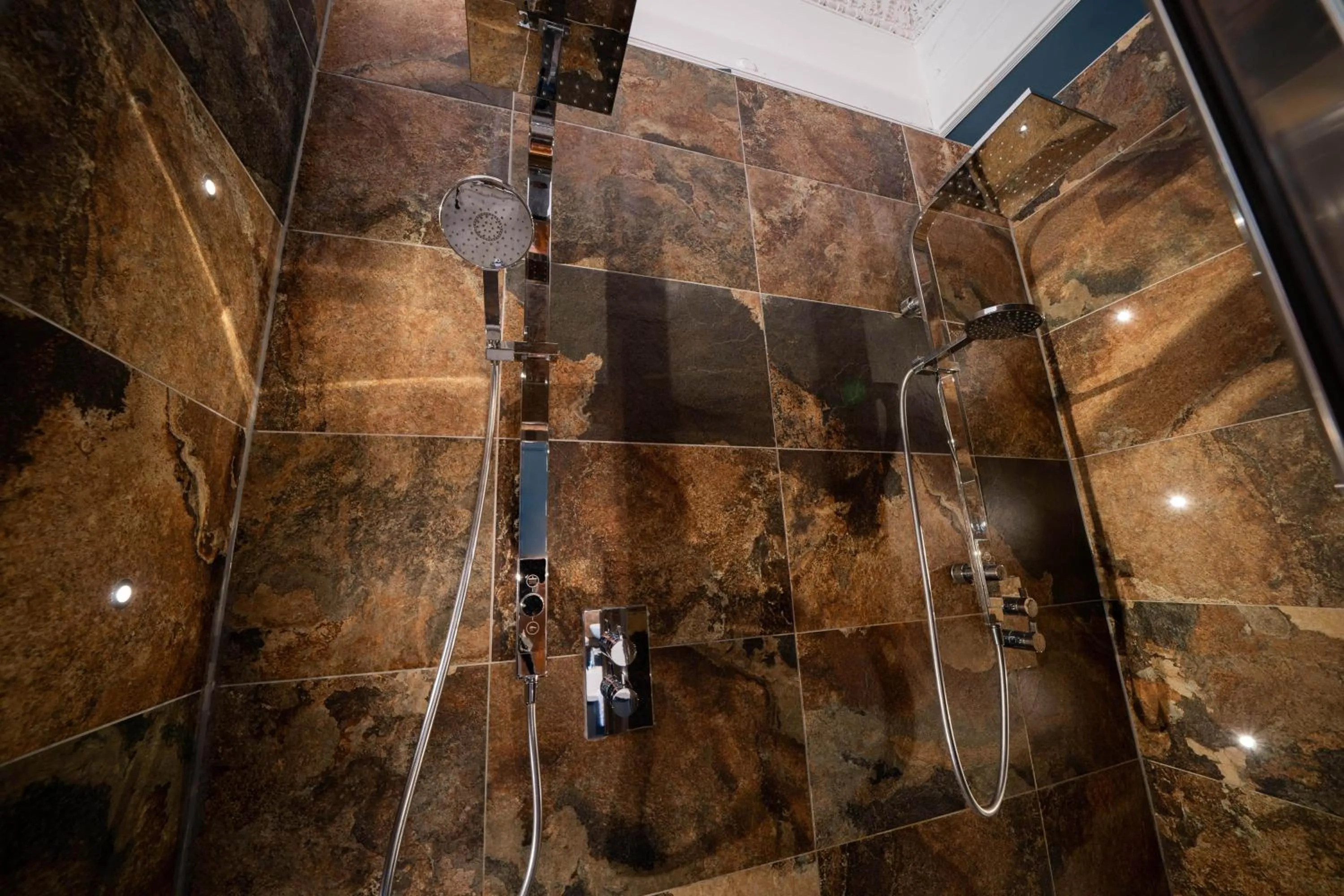 Shower in No11 Boutique Hotel & Brasserie