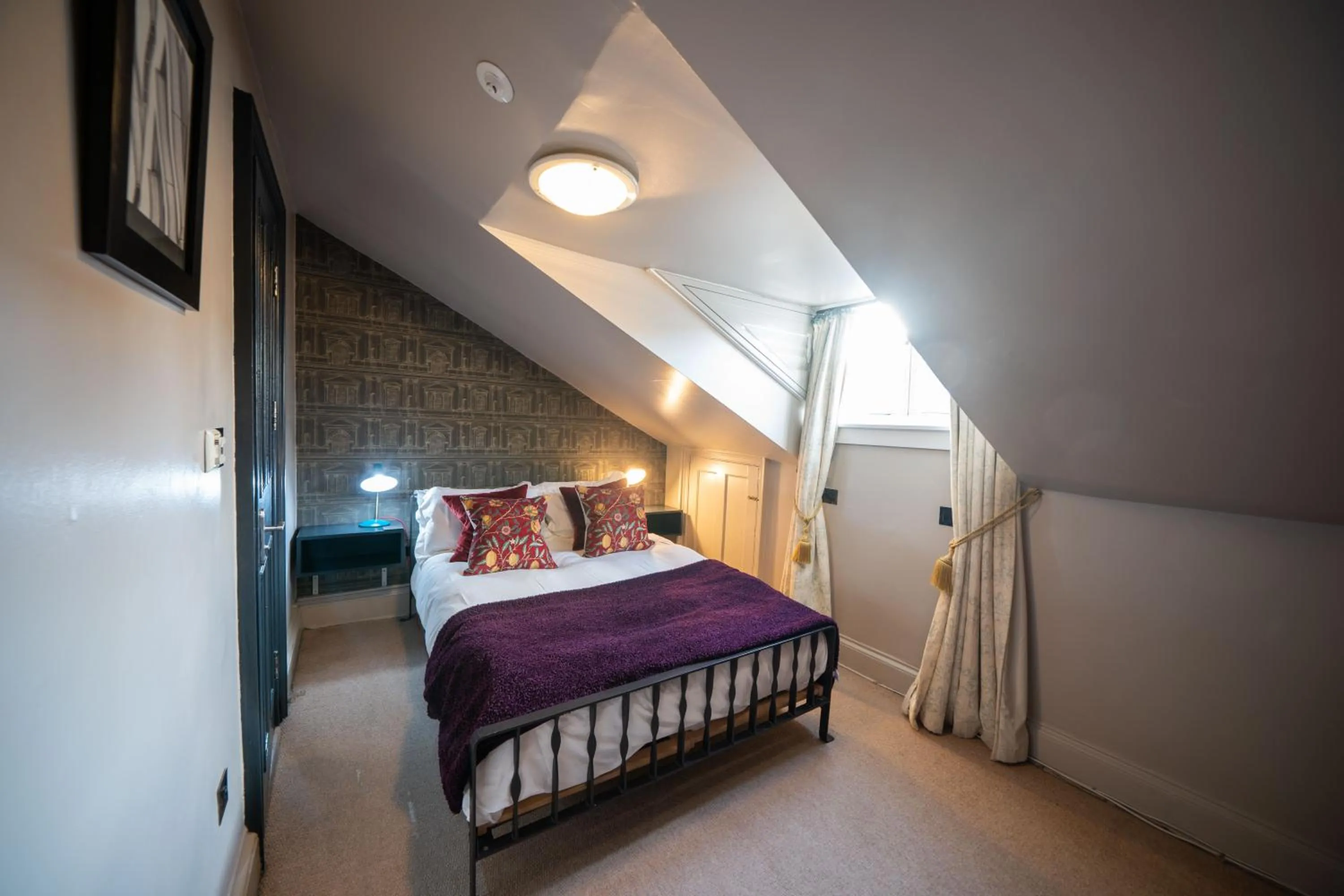 Bedroom, Bed in No11 Boutique Hotel & Brasserie