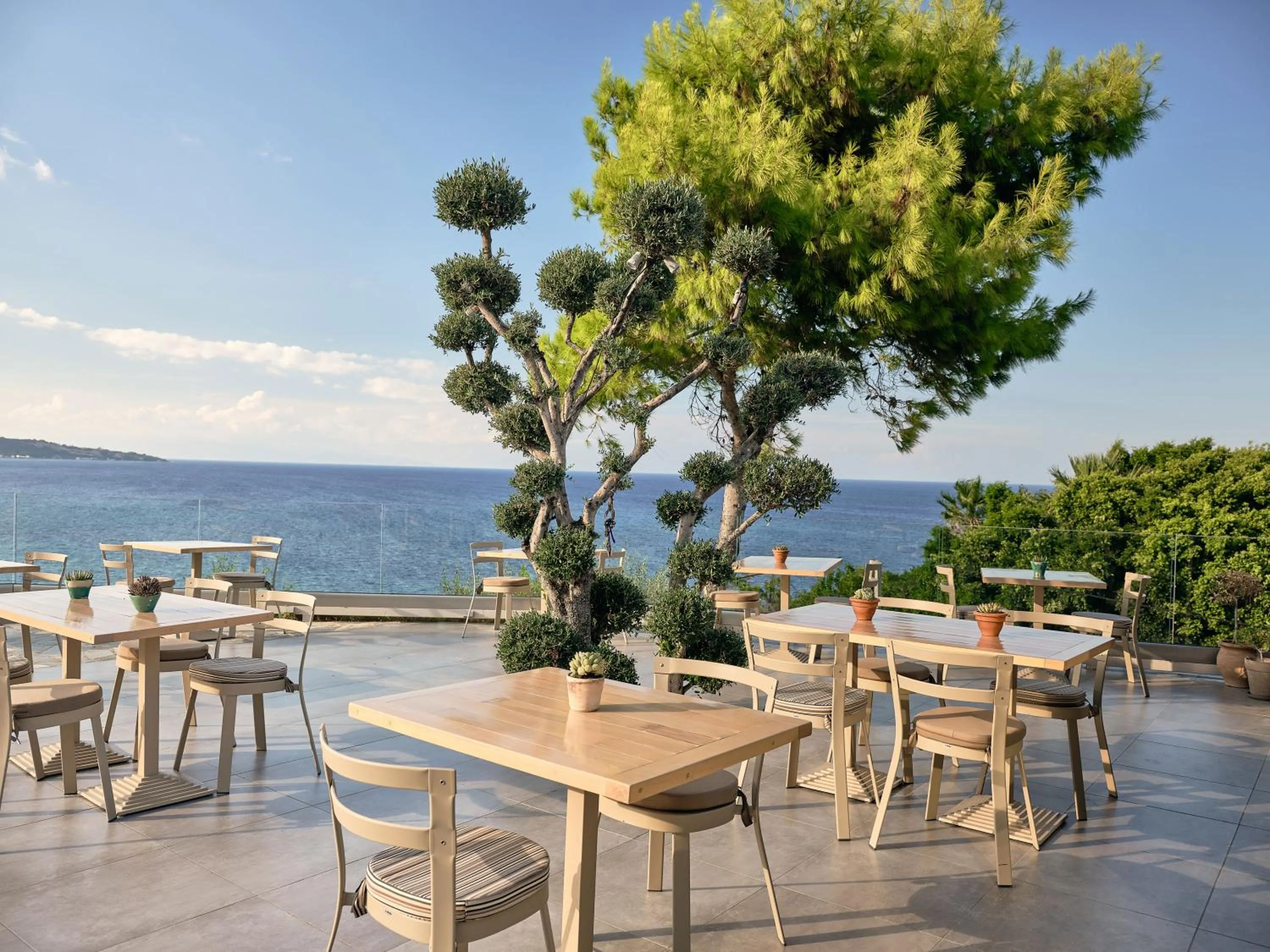 Restaurant/places to eat in Ionian Hill Hotel