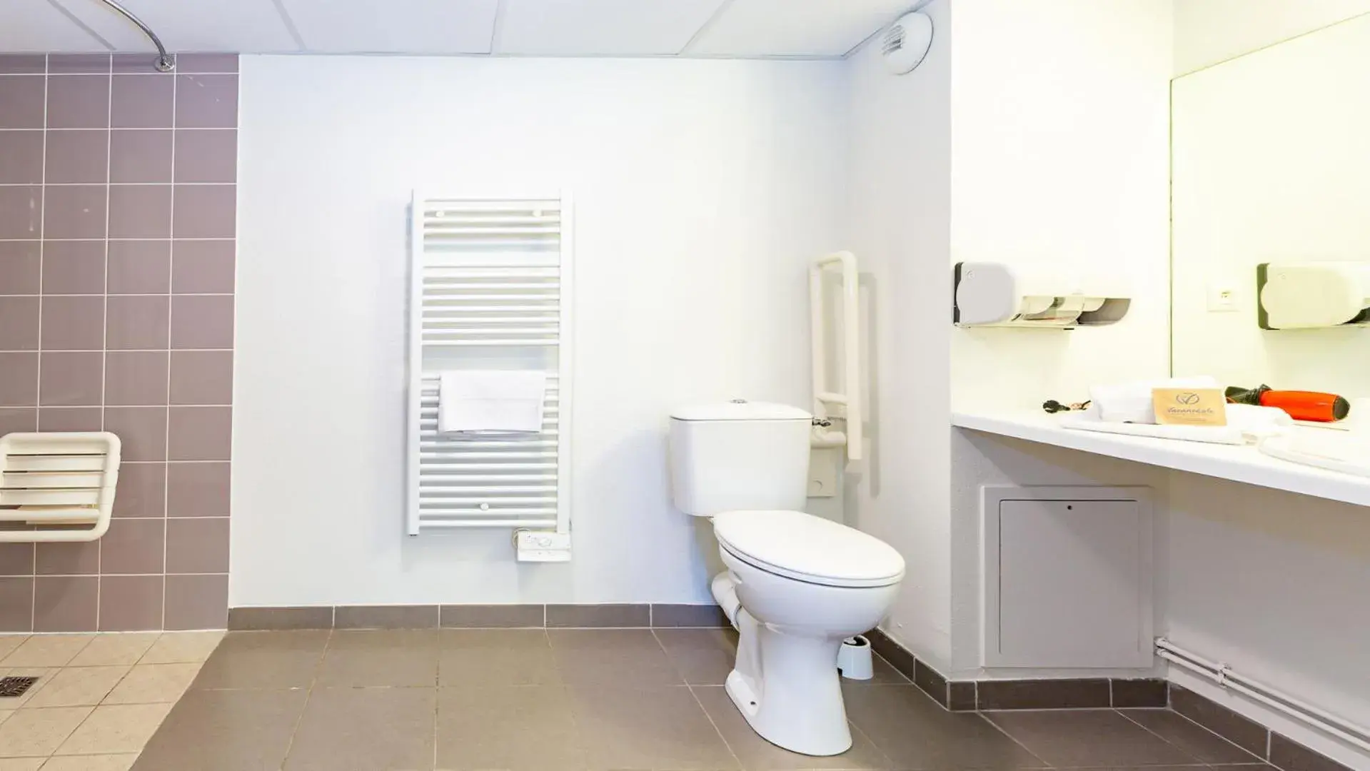 Bathroom in Vacancéole - Le Domaine du Mont - Mont St Michel Bathroom in Vacancéole - Le Domaine du Mont - Mont St Michel