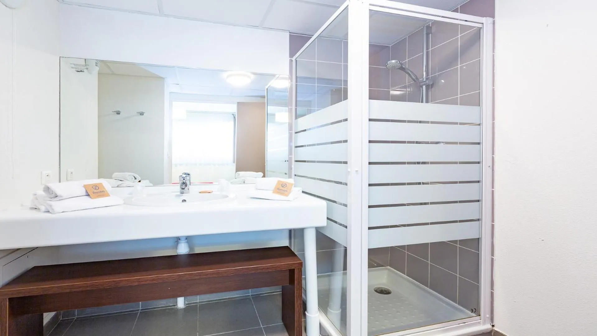 Bathroom in Vacancéole - Le Domaine du Mont - Mont St Michel