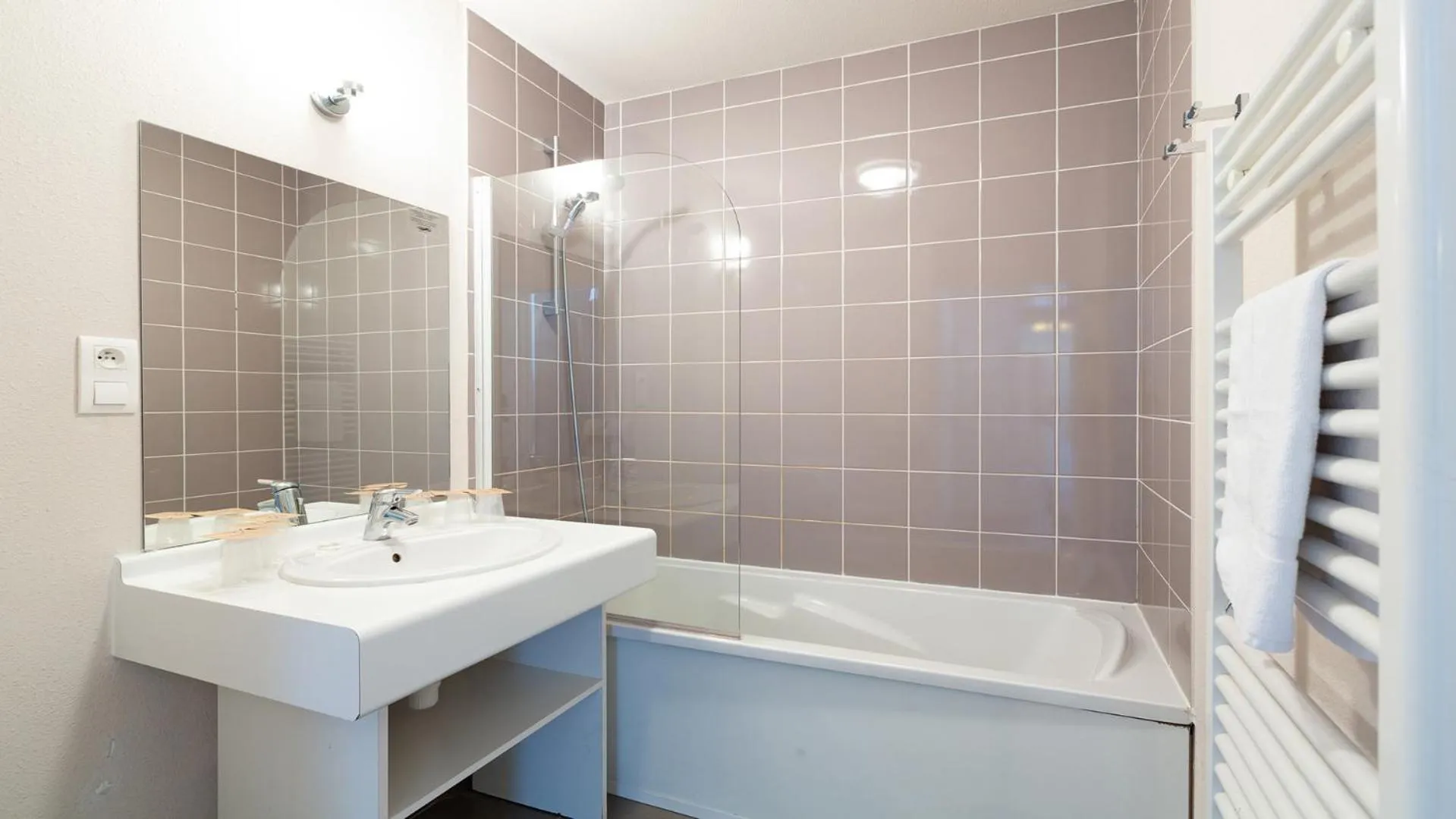 Bathroom in Vacancéole - Le Domaine du Mont - Mont St Michel