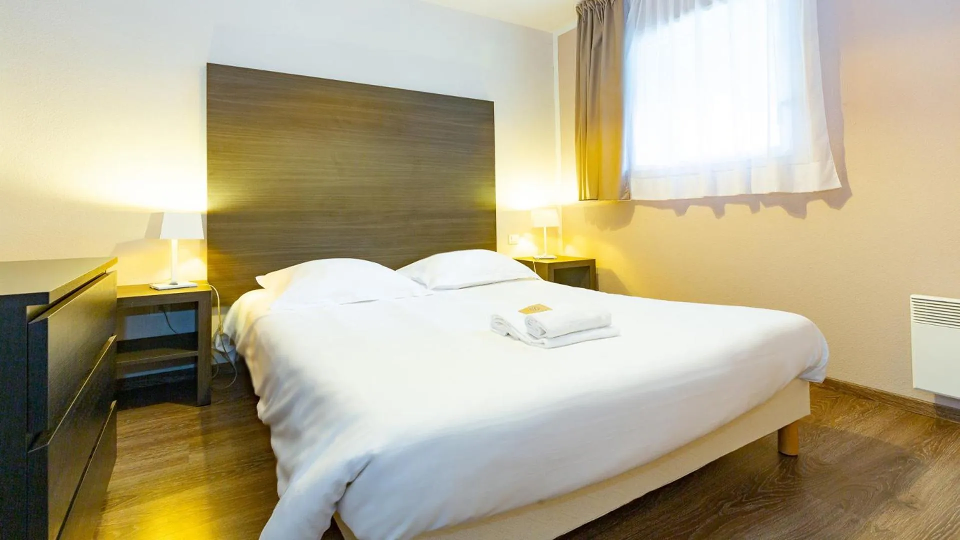 Bedroom, Bed in Vacancéole - Le Domaine du Mont - Mont St Michel