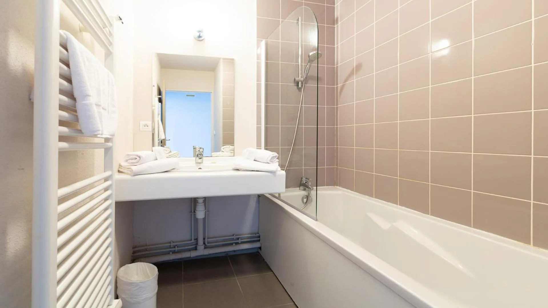 Bathroom in Vacancéole - Le Domaine du Mont - Mont St Michel