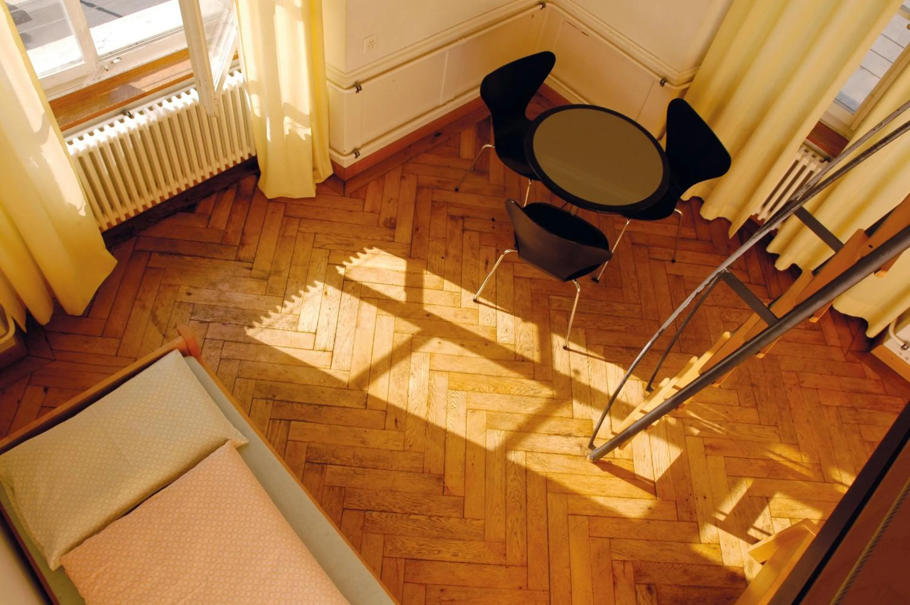 Single Room with Private Bathroom in Solothurn Youth Hostel