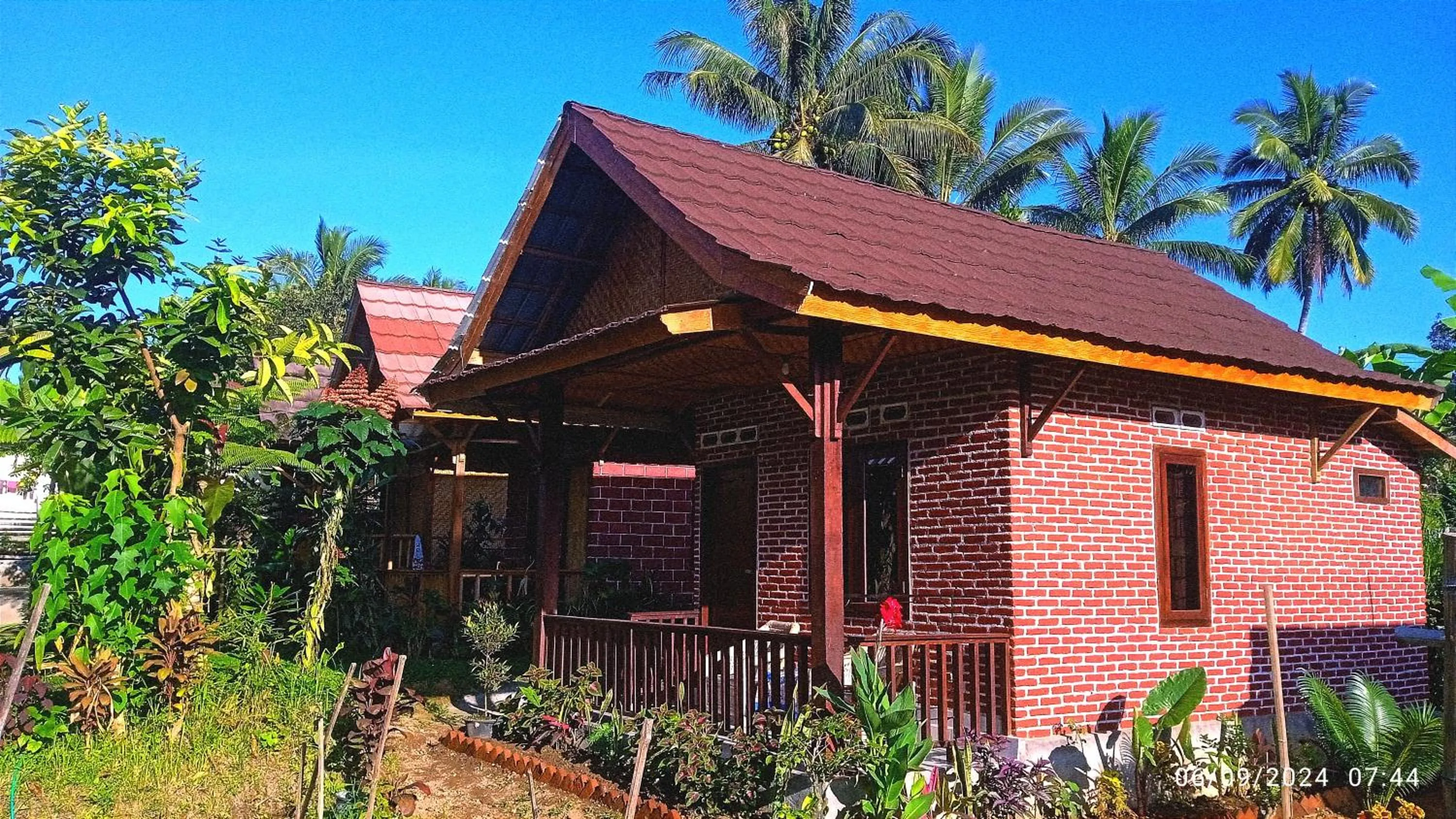 Double Room with Garden View in Ariel Bungalow Tetebatu