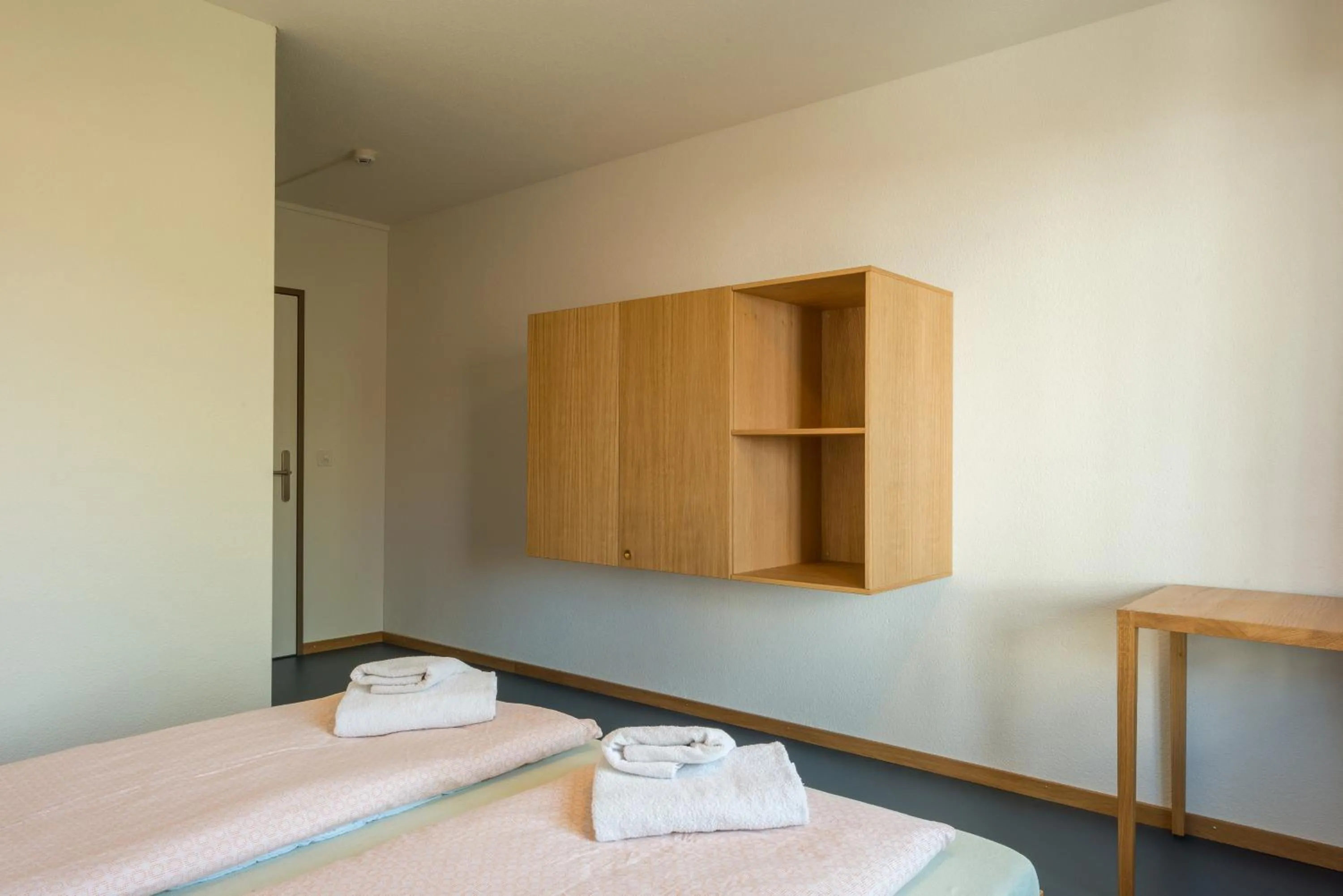 Photo of the whole room, Bed in Zug Youth Hostel