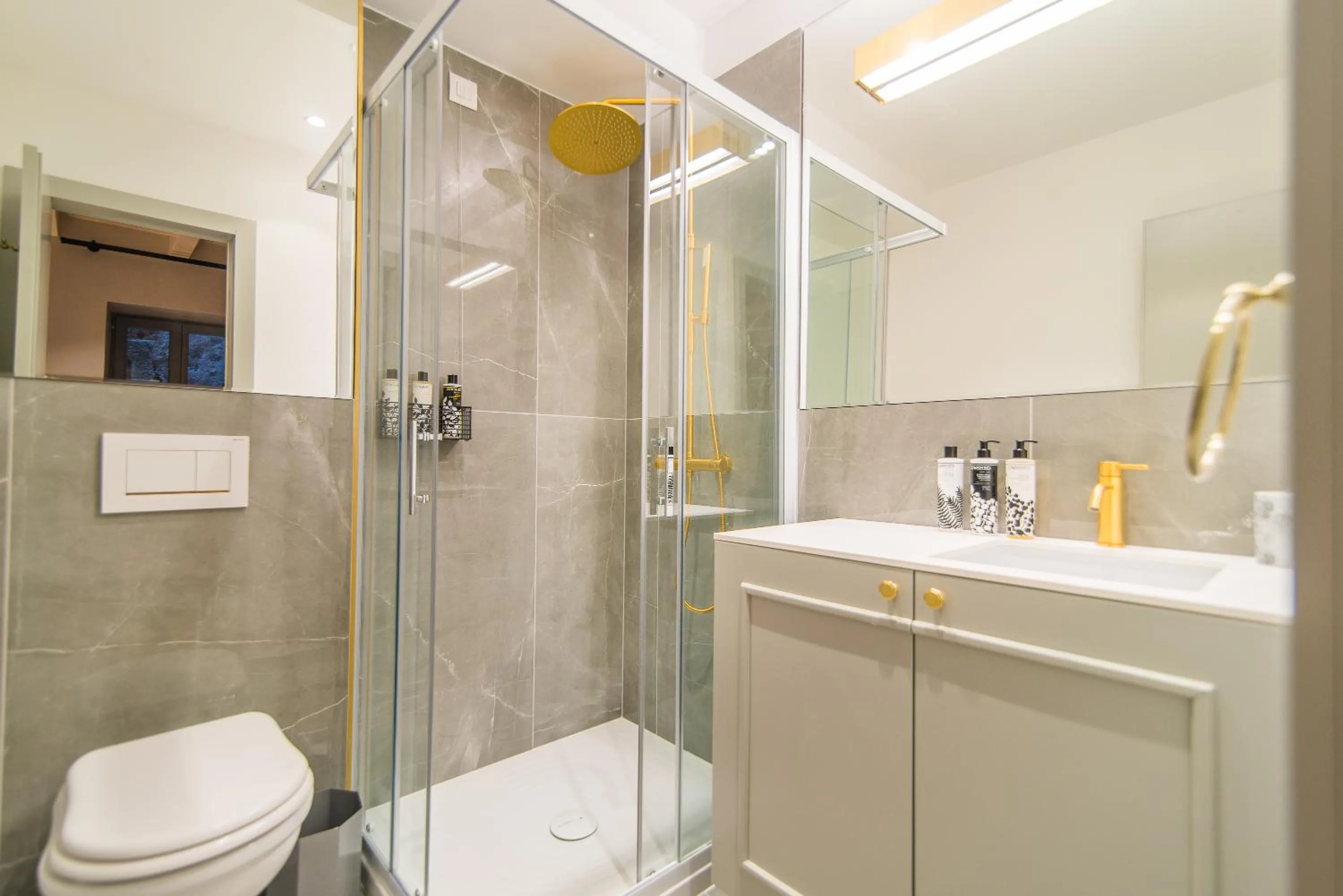 Shower in The Melegran