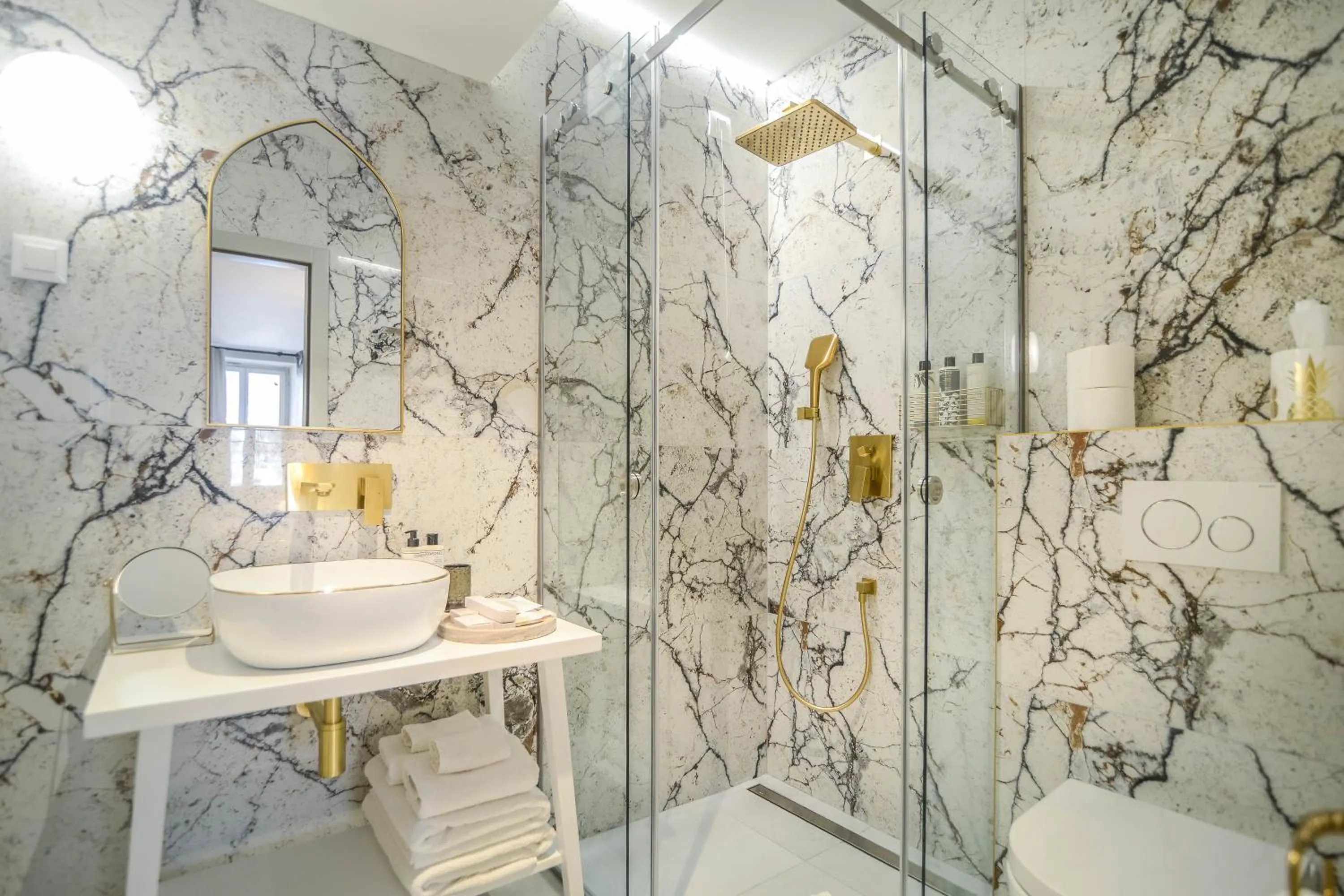 Shower in The Melegran