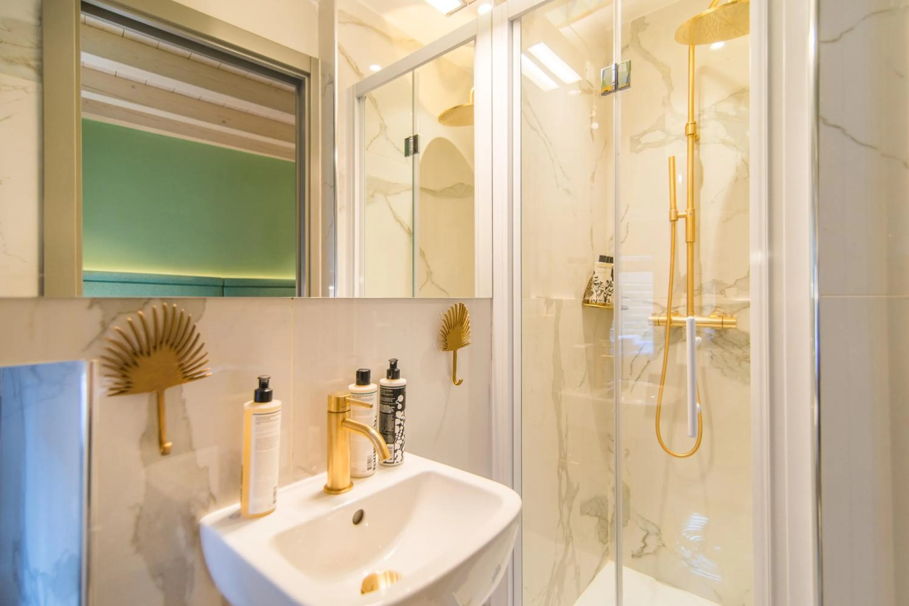 Shower in The Melegran