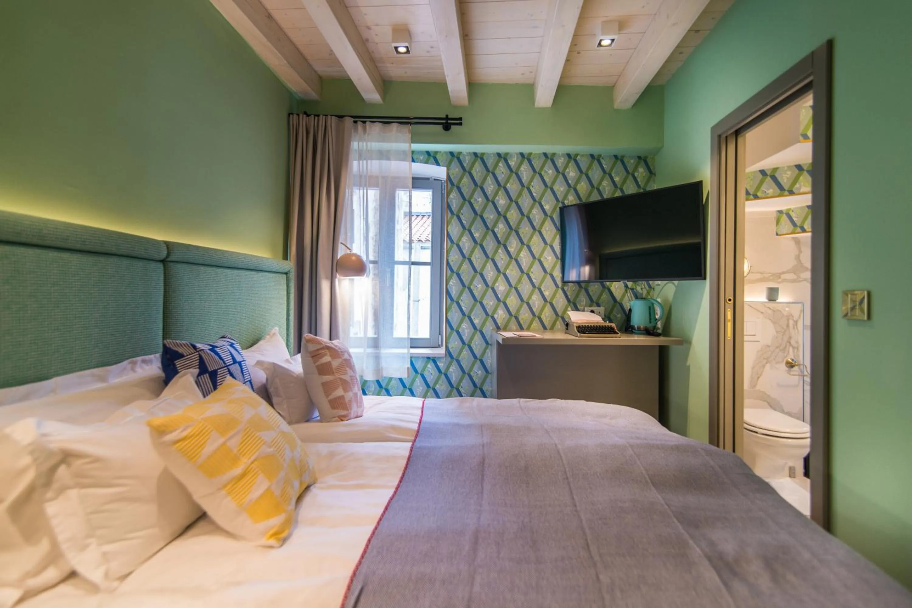 Toilet, Bed in The Melegran