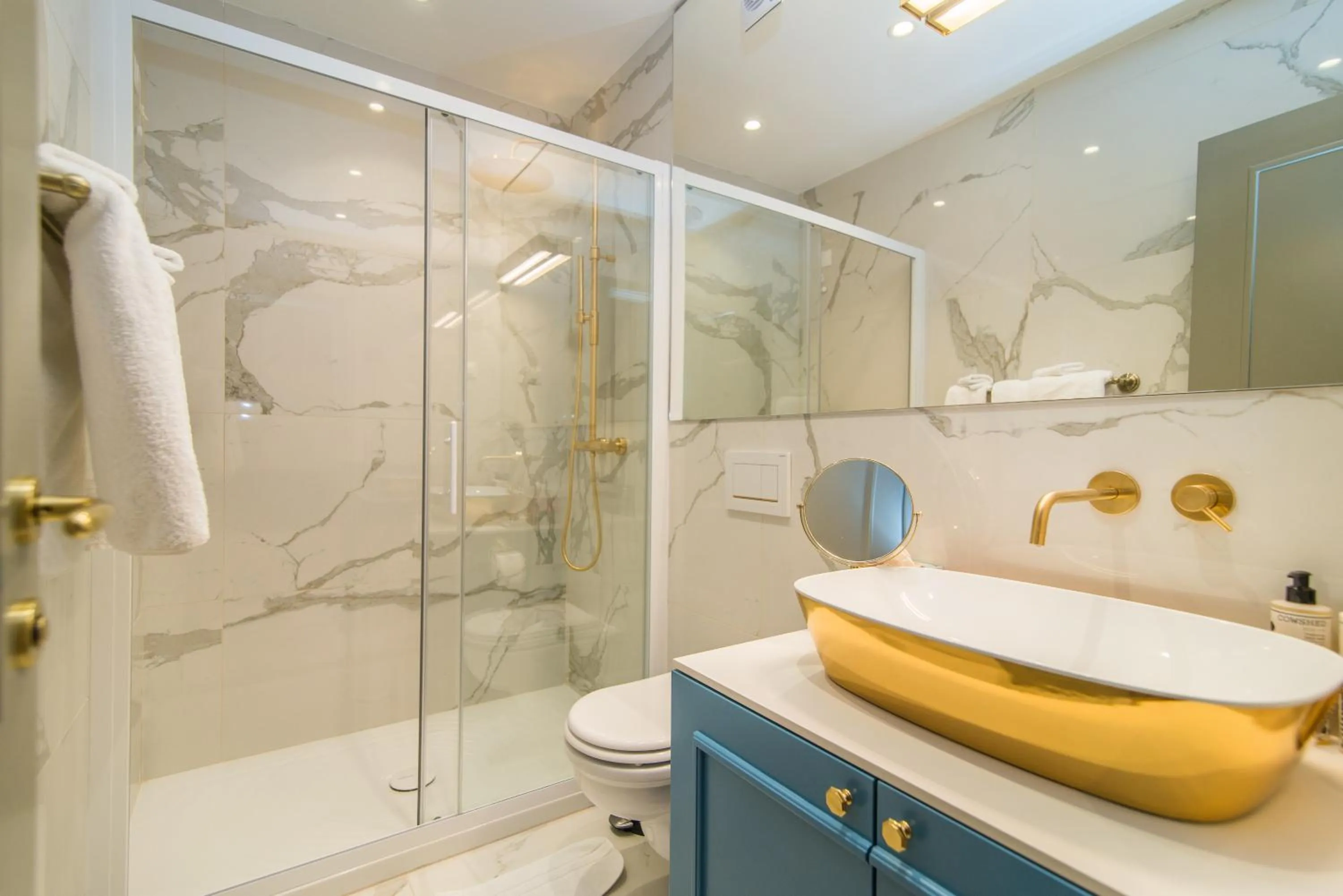 Shower in The Melegran