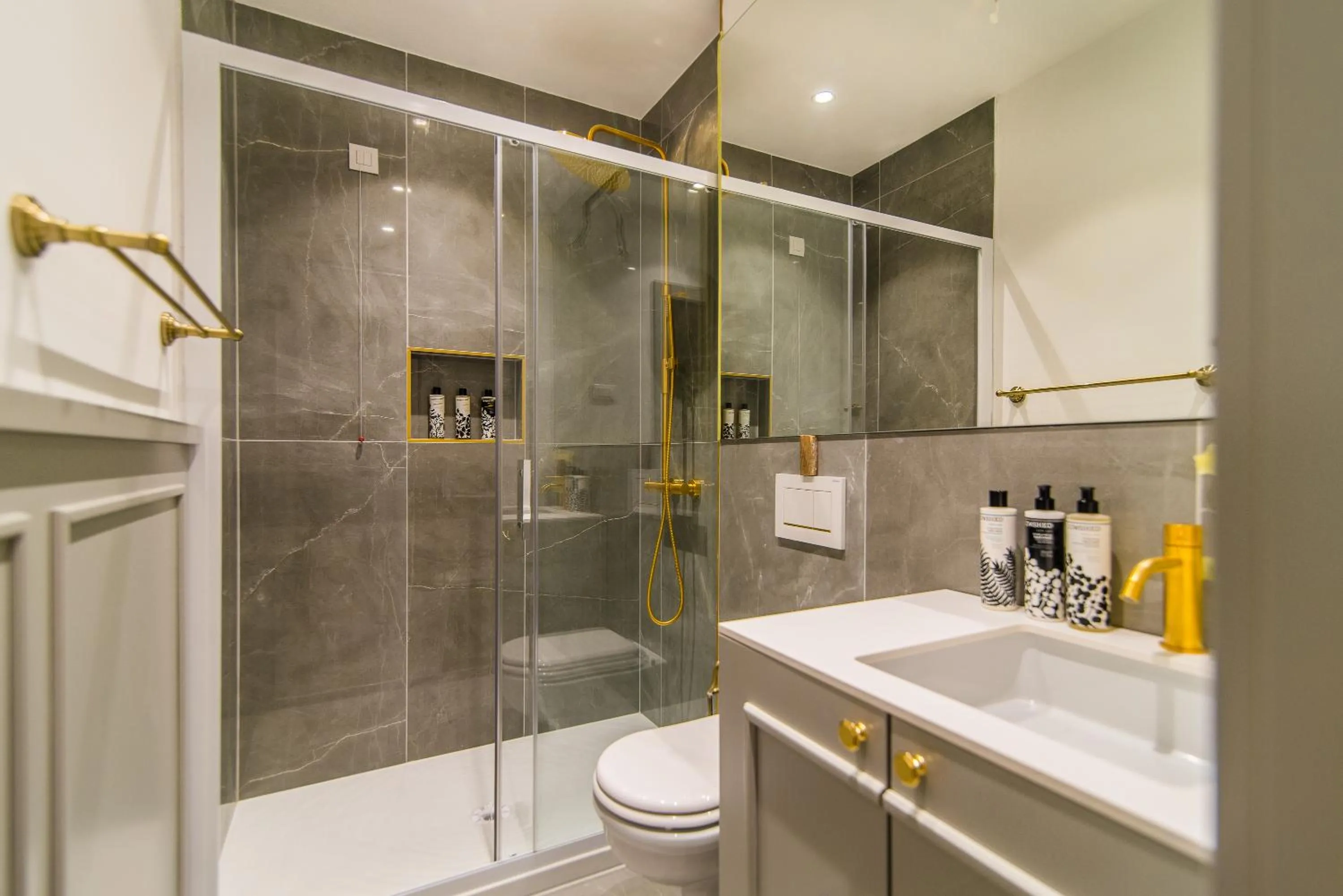 Shower in The Melegran