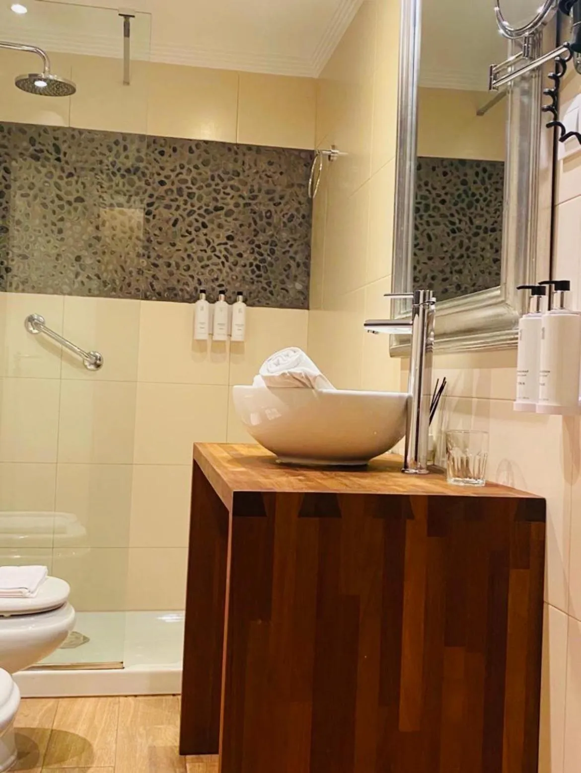 Bathroom in Alda Apartamentos Muralla de Toledo