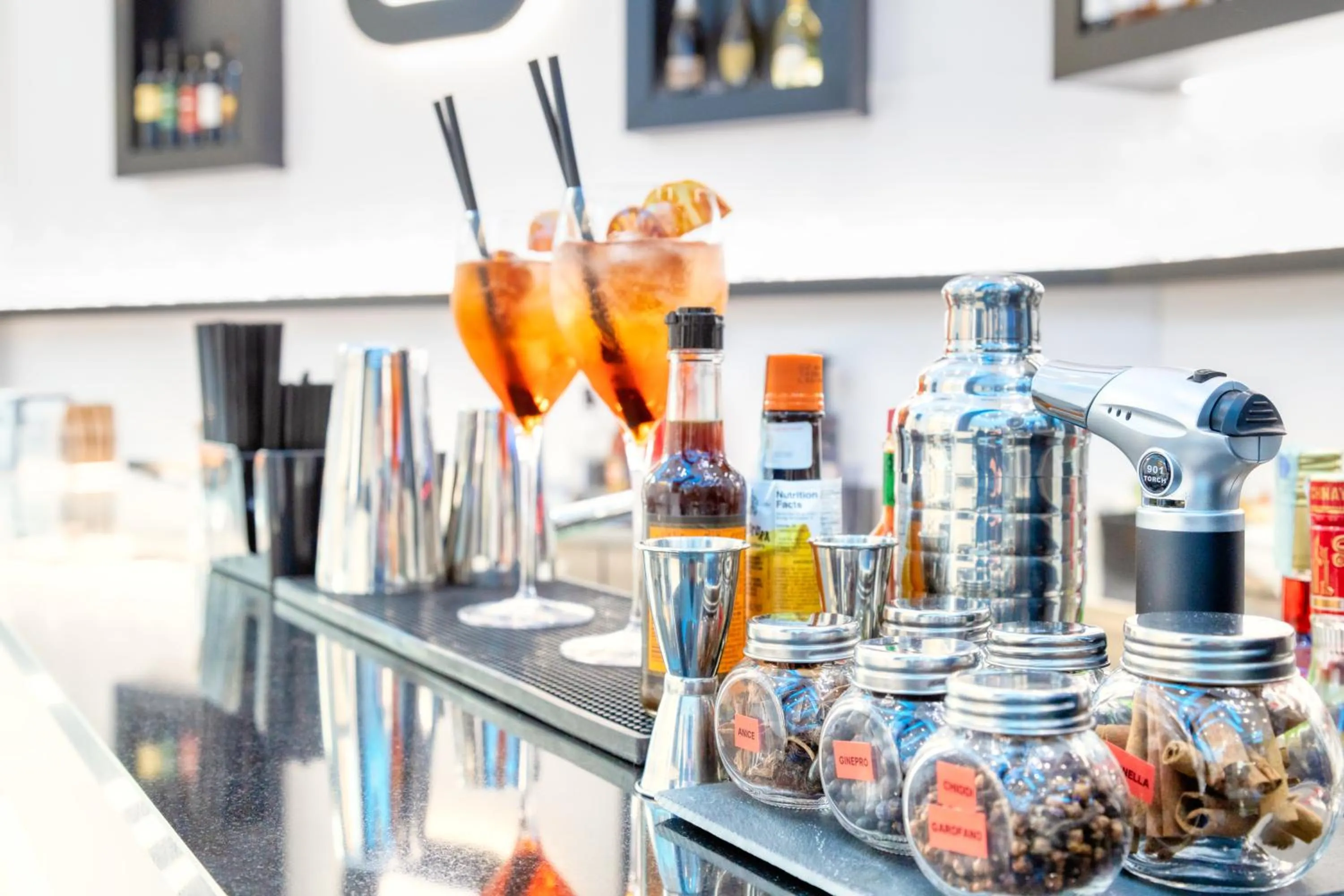 Lounge or bar in THE ONE Boutique Hotel & SPA Rome