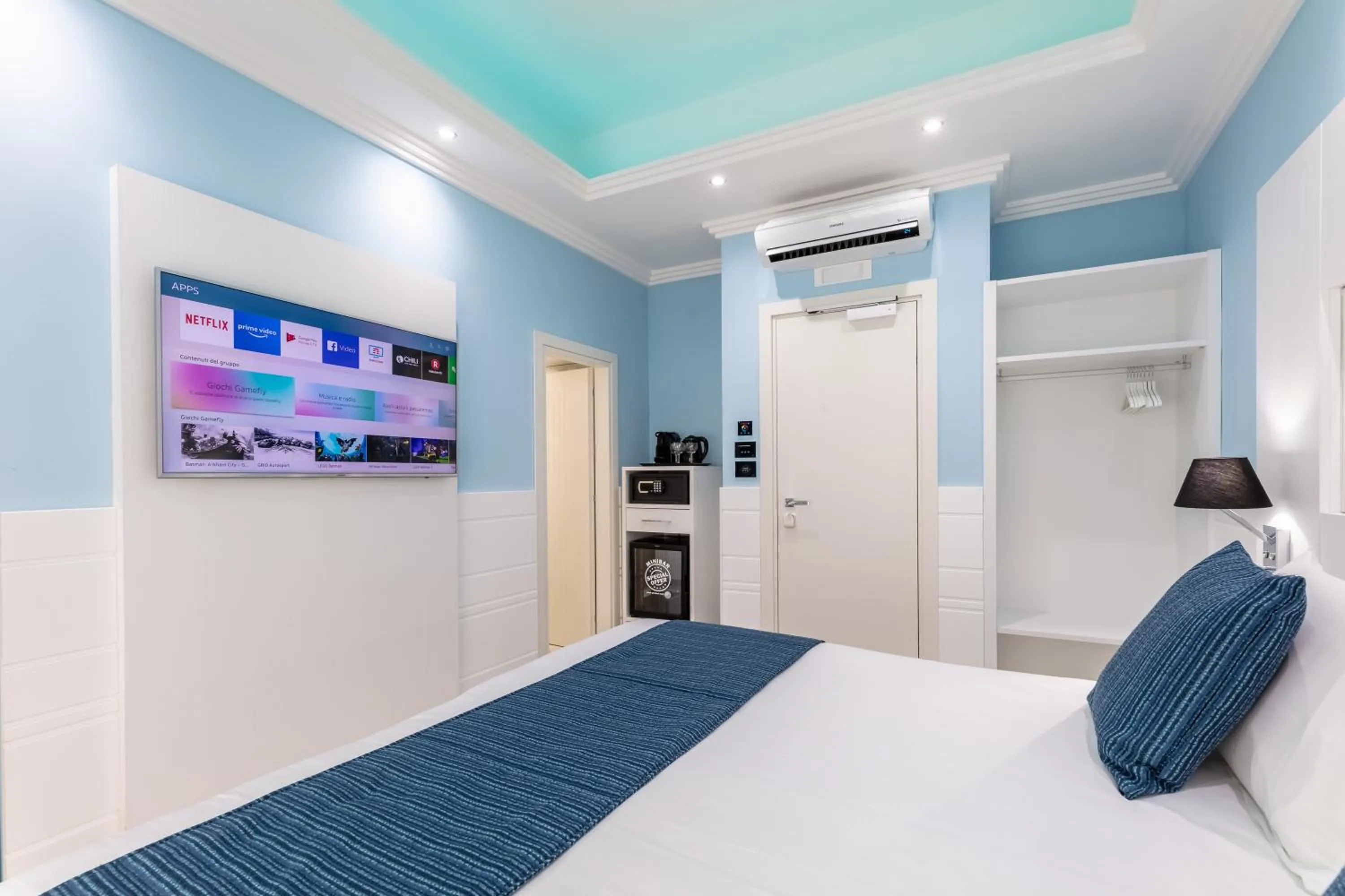 Photo of the whole room, Bed in THE ONE Boutique Hotel & SPA Rome