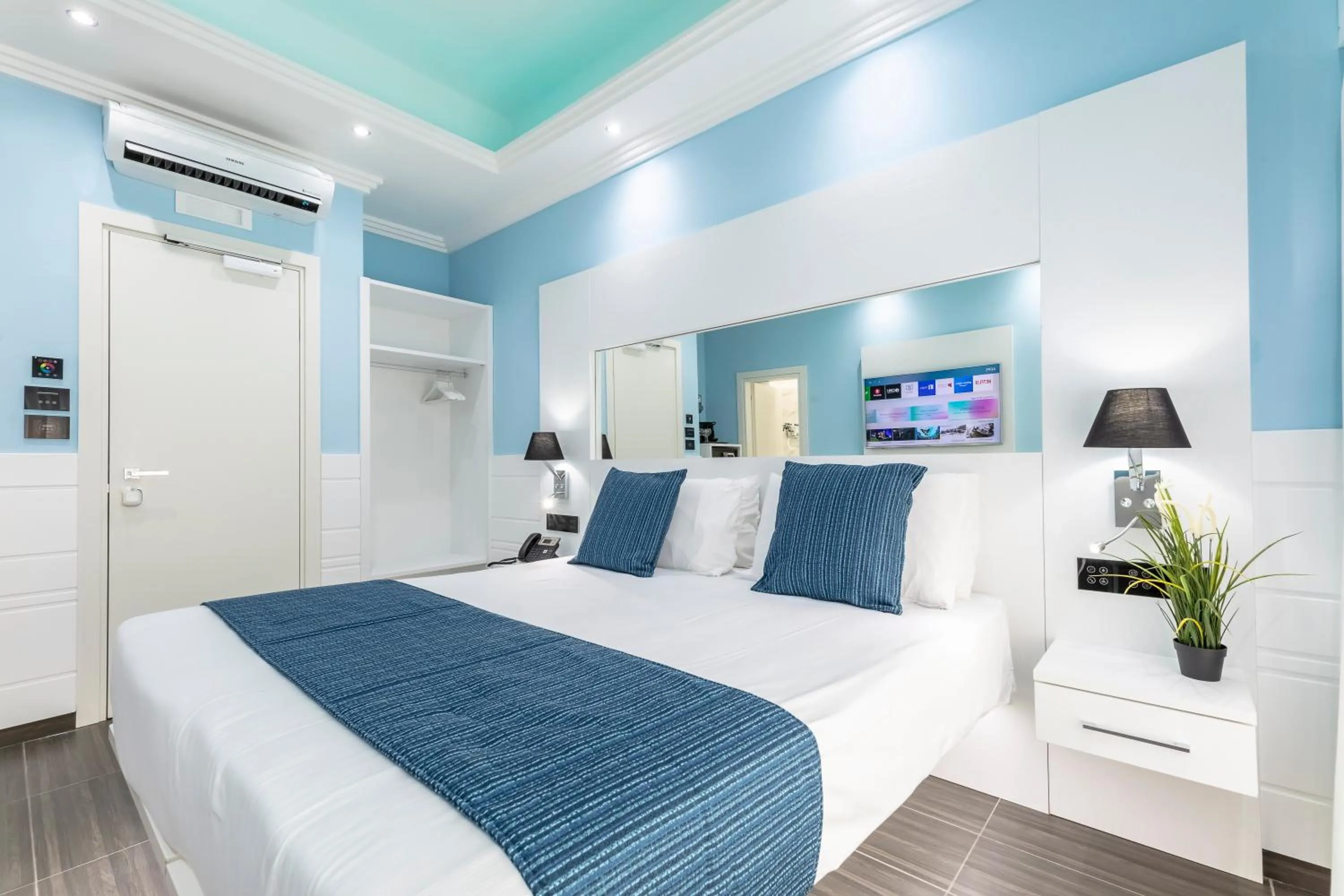 Photo of the whole room, Bed in THE ONE Boutique Hotel & SPA Rome