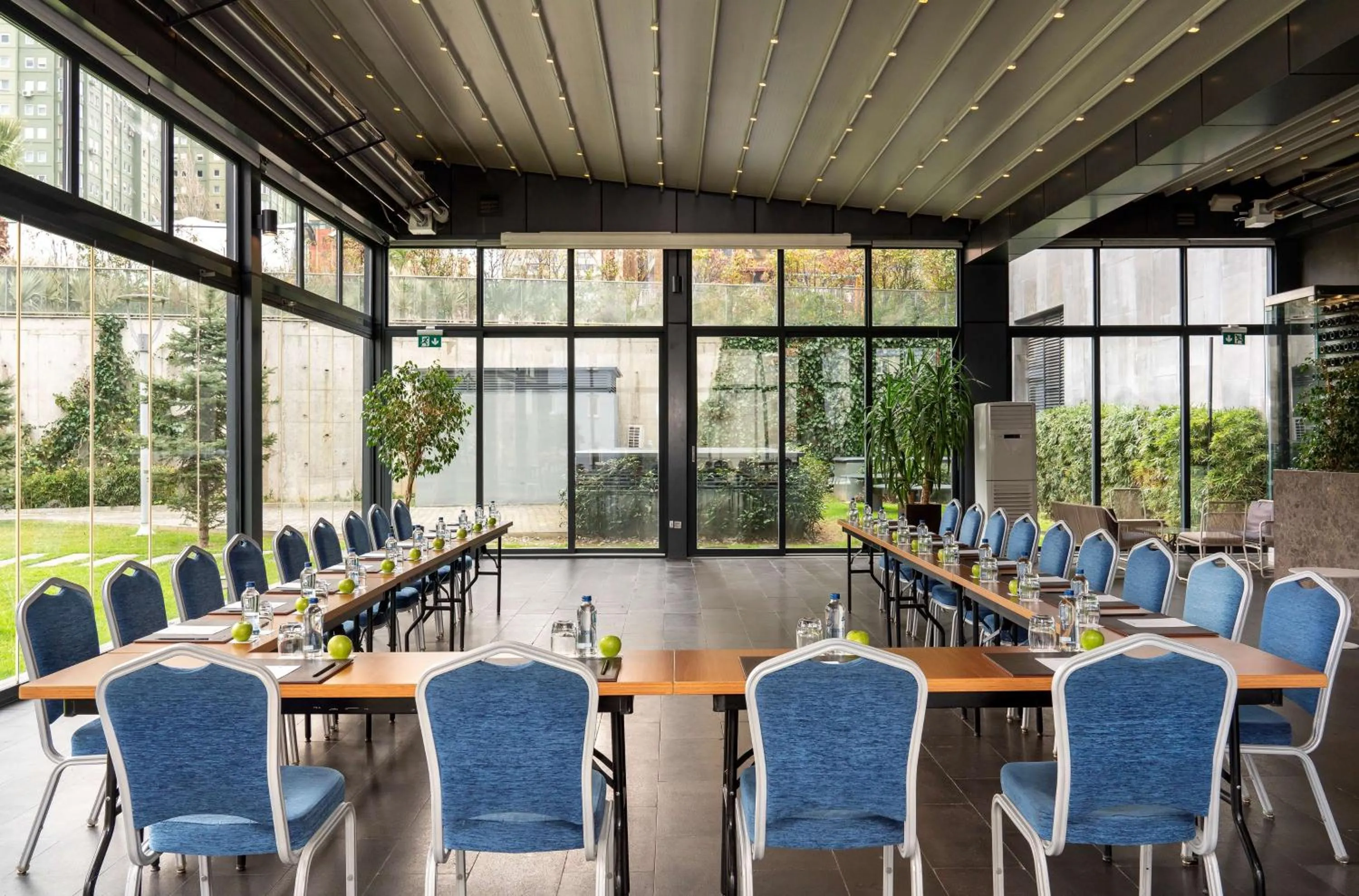 Lounge or bar in Radisson Blu Hotel Istanbul Asia