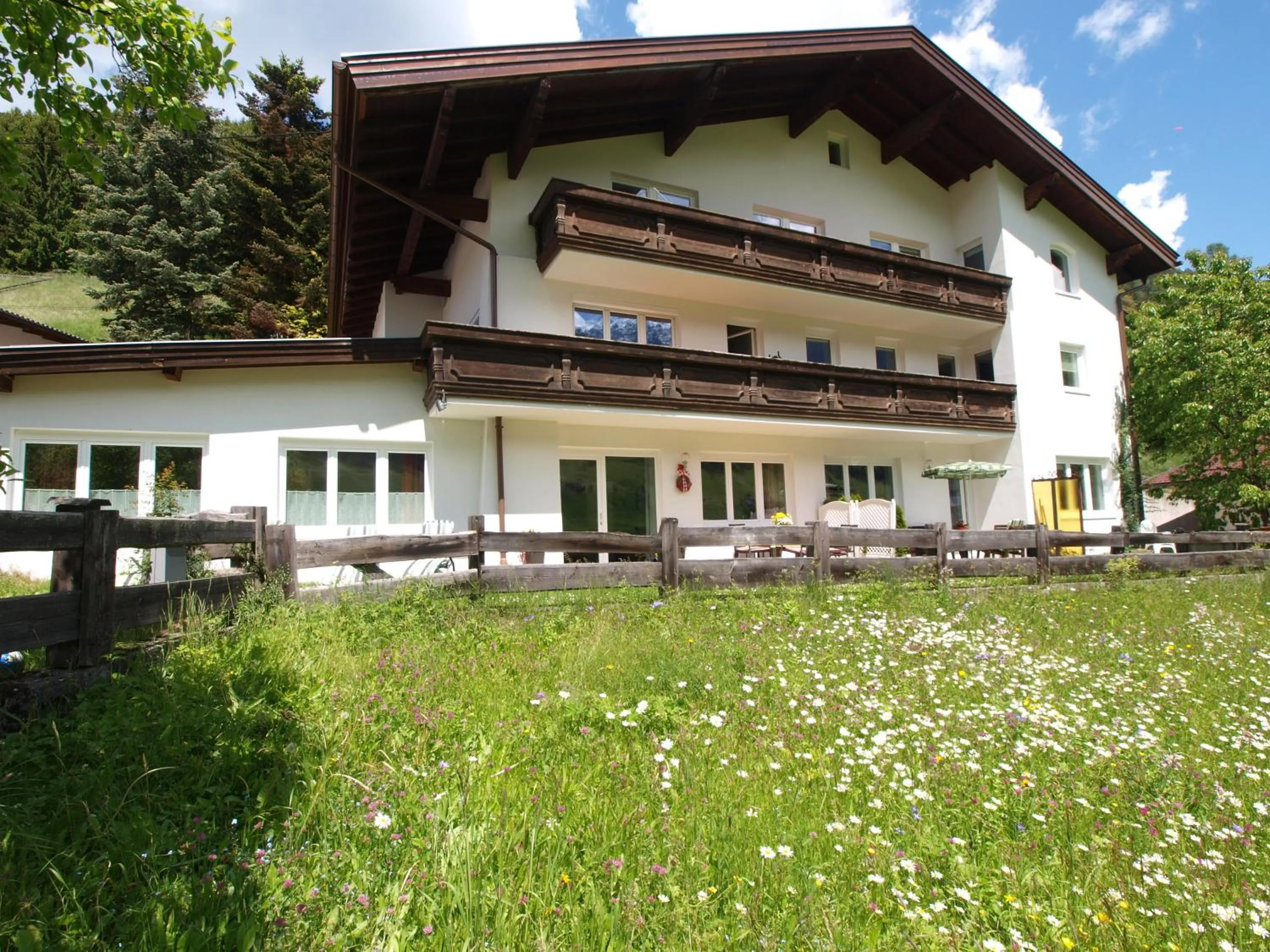 Property building in Ferienwohnung Mondial