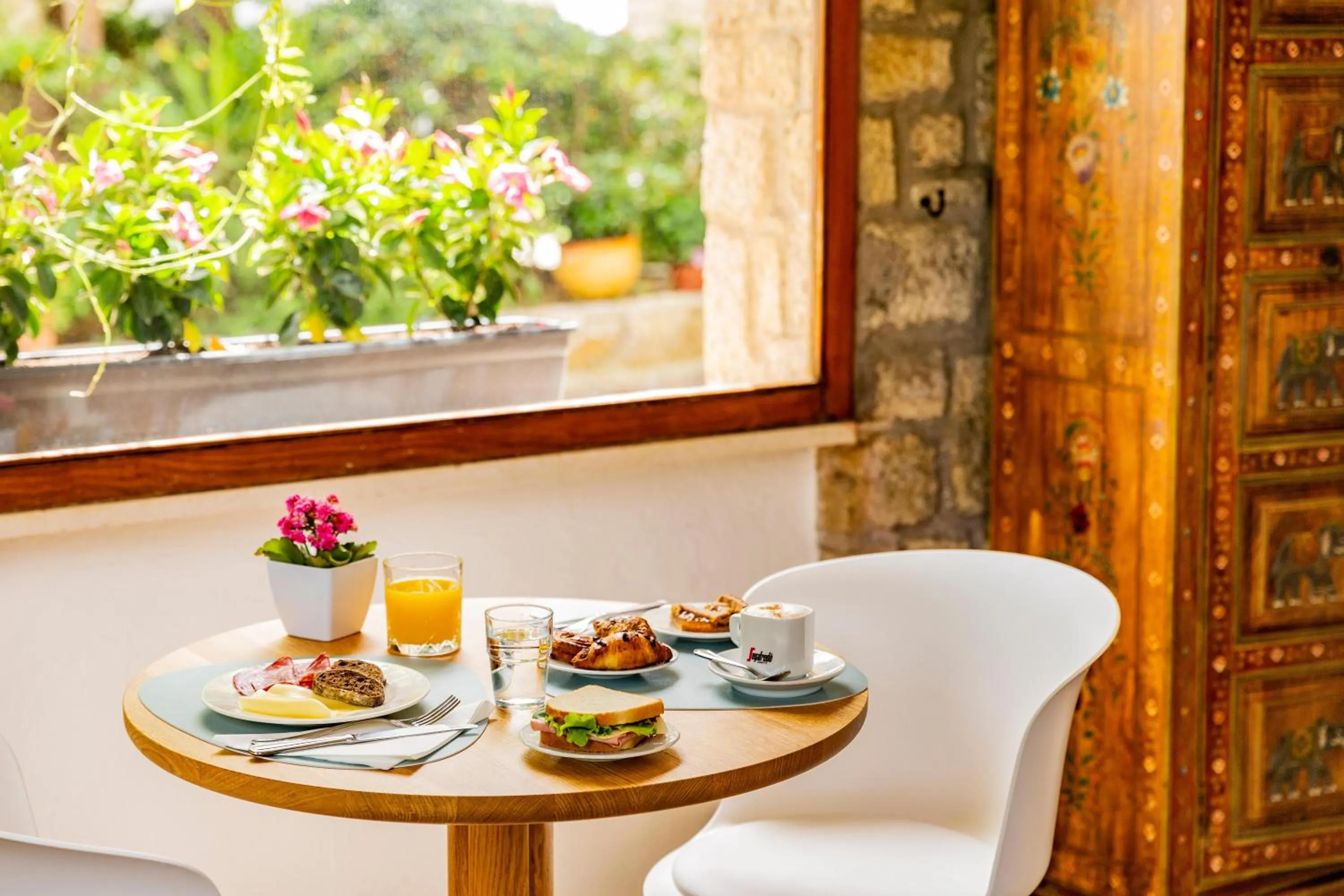 Restaurant/places to eat in Hotel Capo D'Uomo