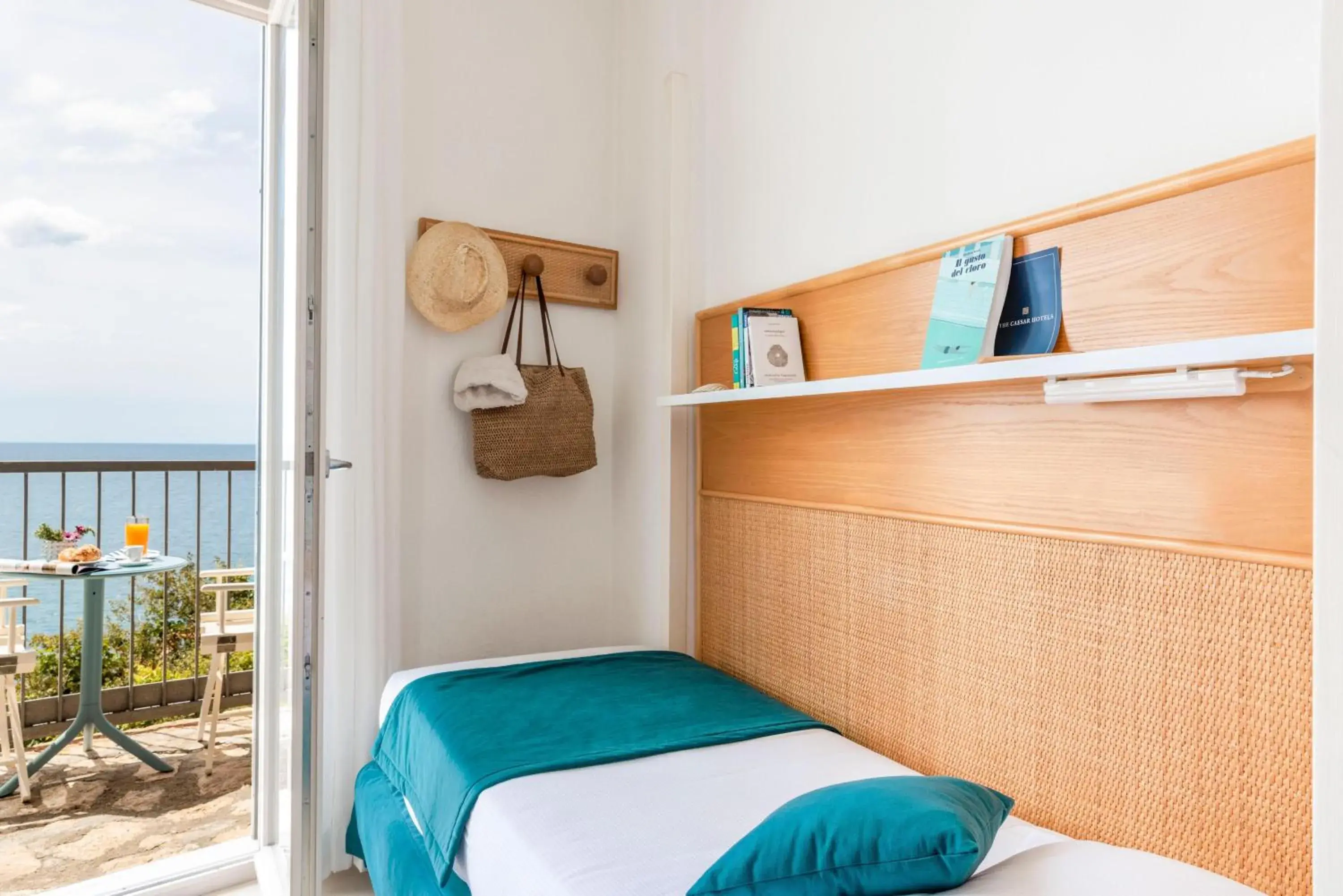 Twin Room with Sea View in Hotel Capo D'Uomo Twin Room with Sea View in Hotel Capo D'Uomo