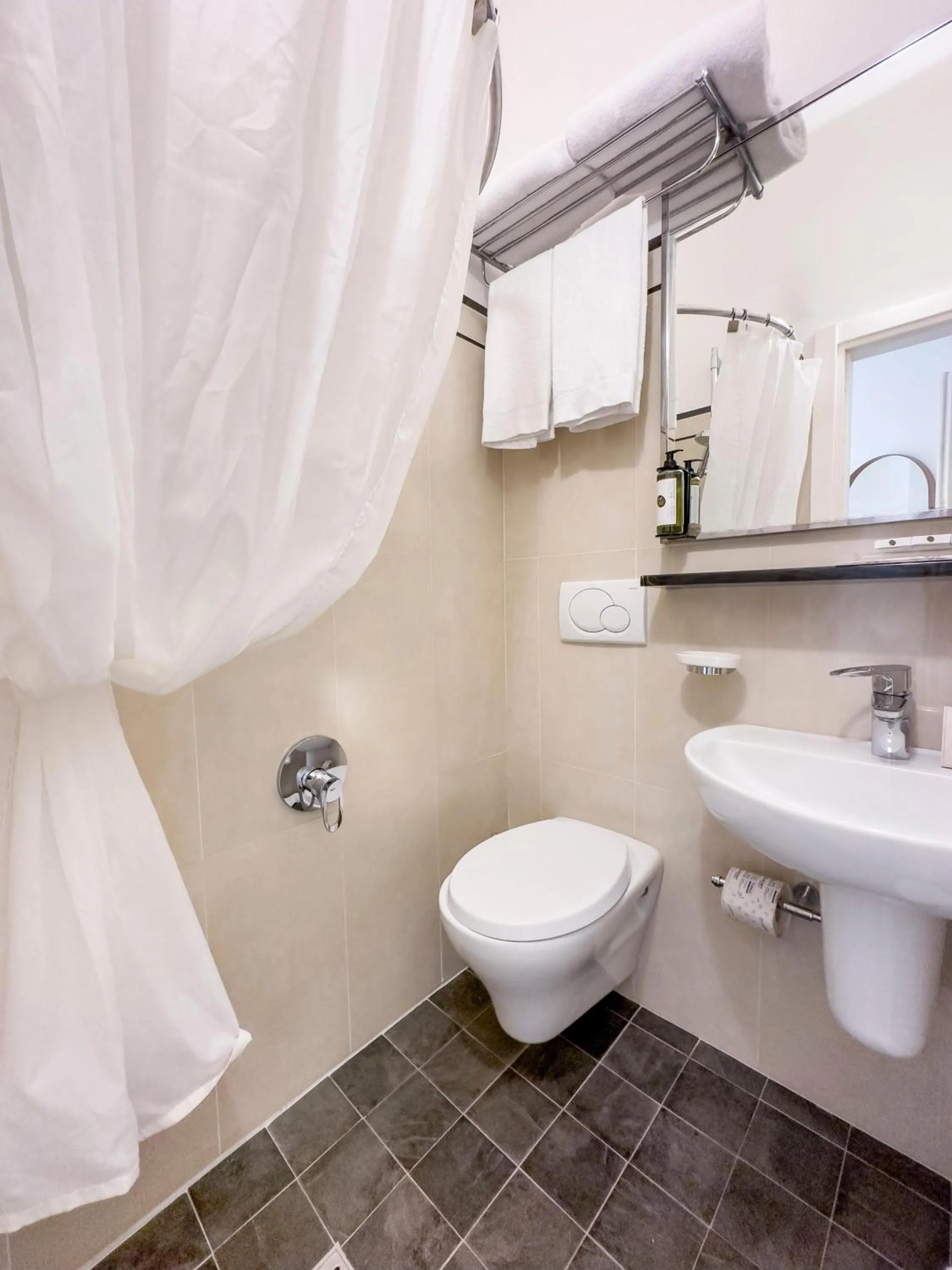 Bathroom in Hotel Capo D'Uomo