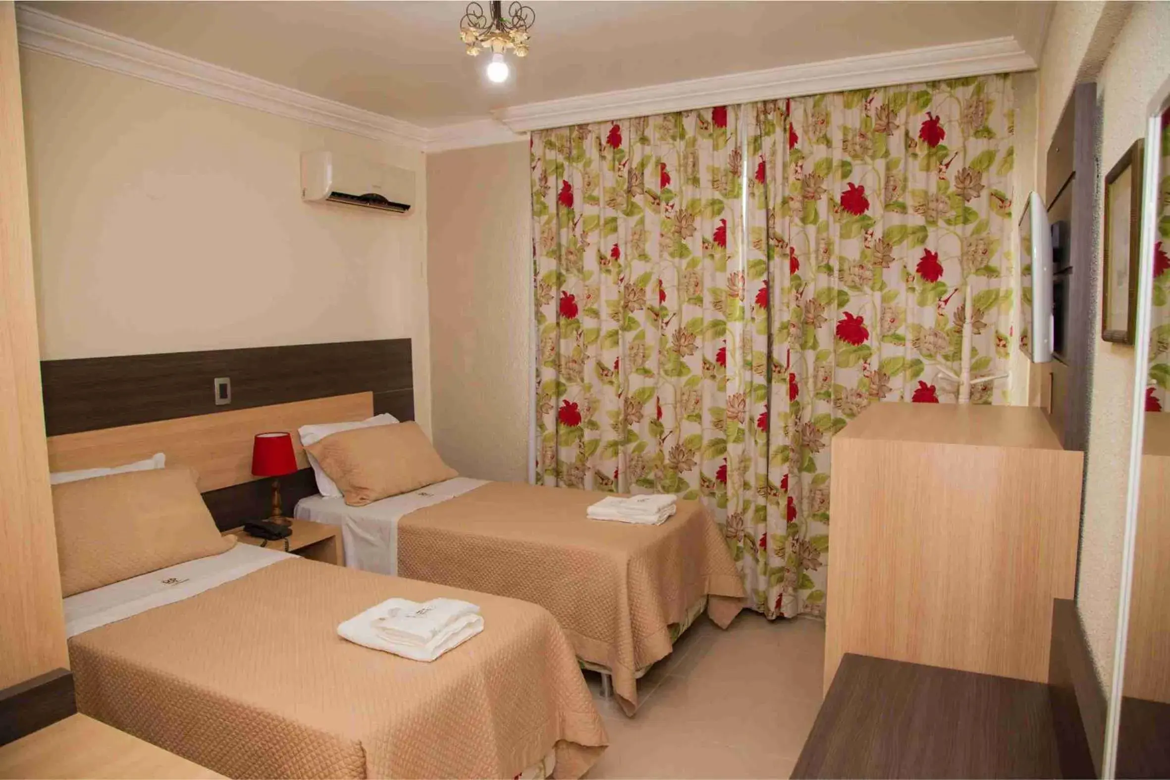 Deluxe Twin Room - single occupancy in CHA Royal Plaza Hotel Deluxe Twin Room - single occupancy in CHA Royal Plaza Hotel