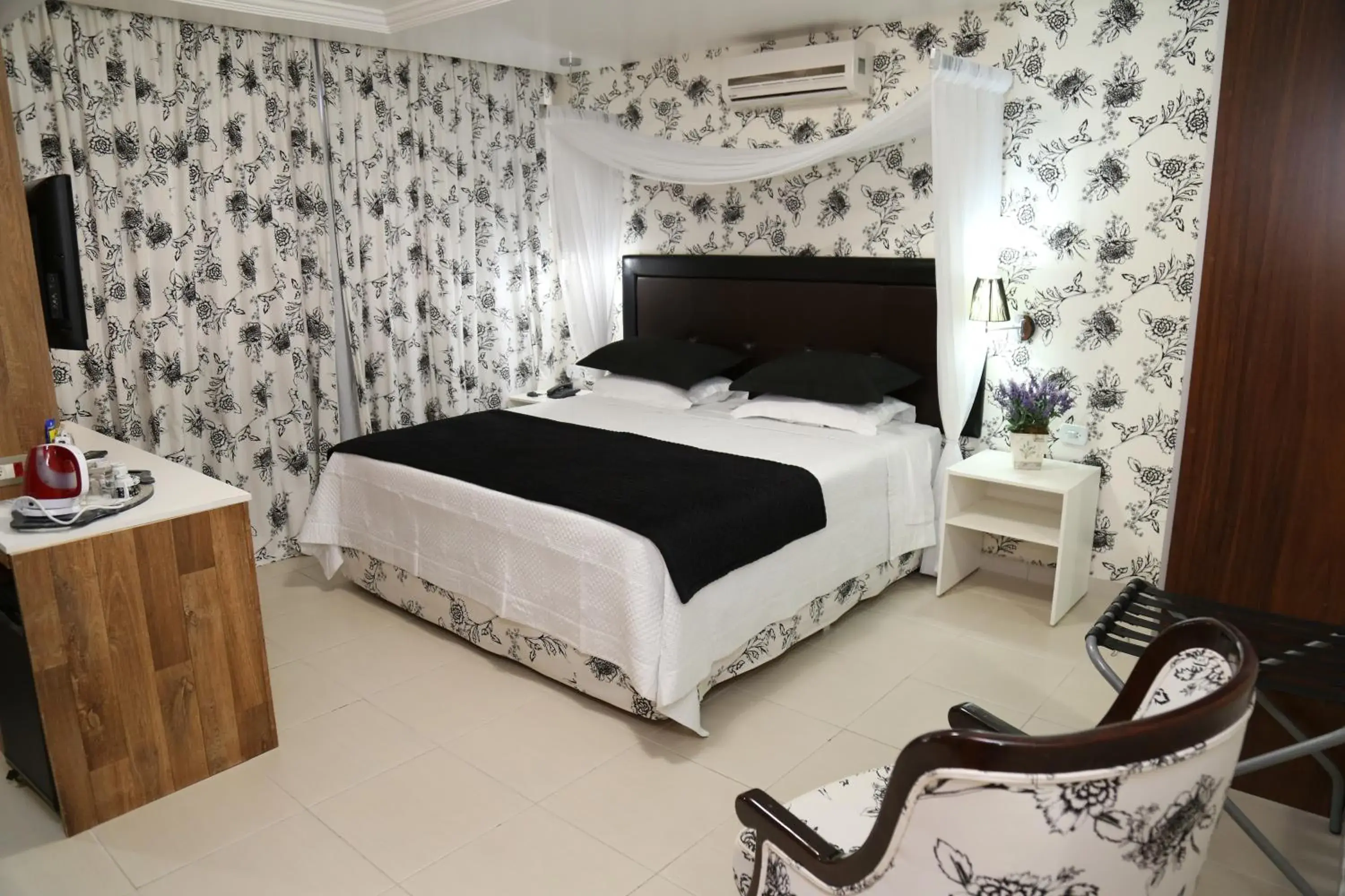 Suite with Hot Tub - single occupancy in CHA Royal Plaza Hotel Suite with Hot Tub - single occupancy in CHA Royal Plaza Hotel