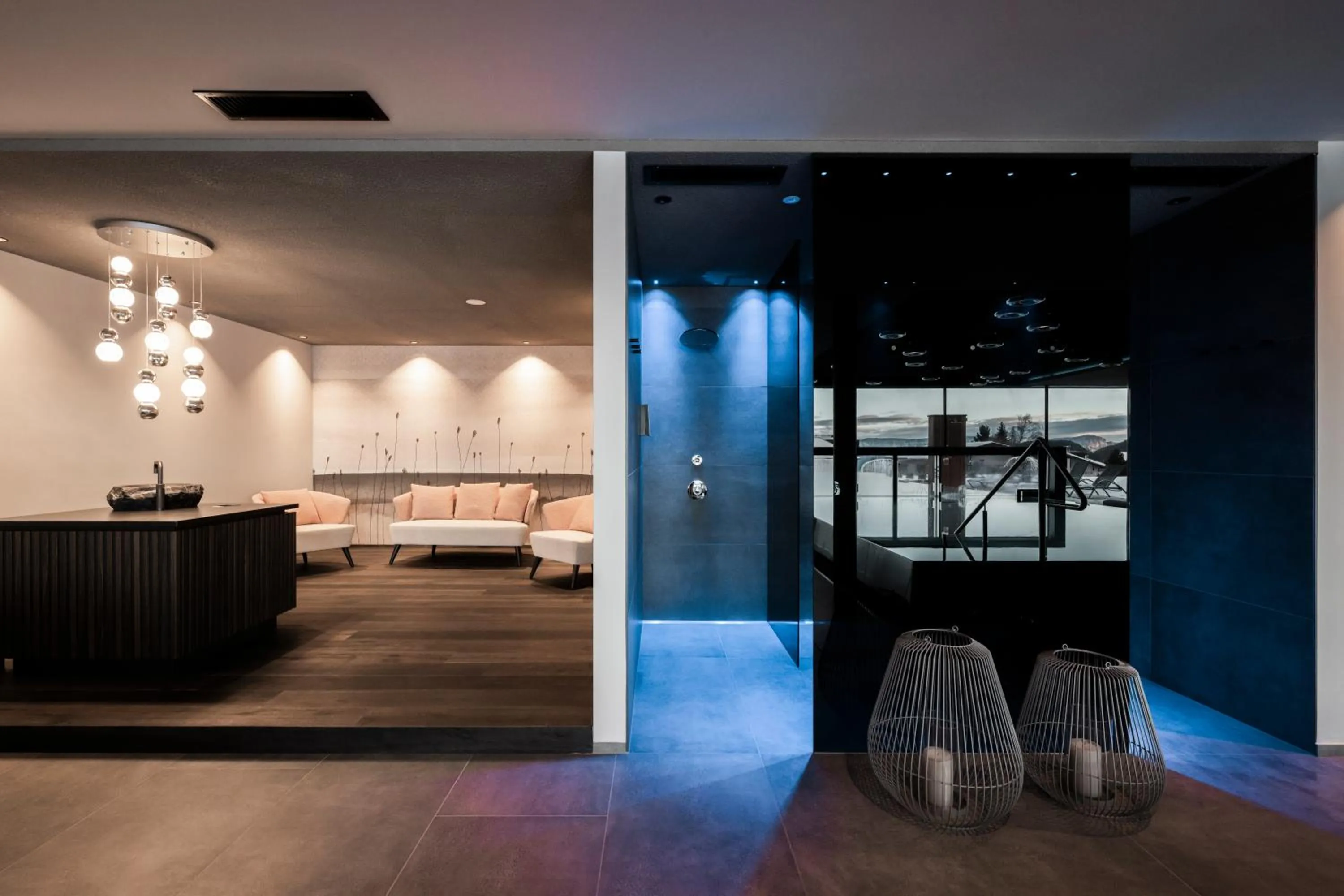 Swimming pool, Bed in Hotel Viertler