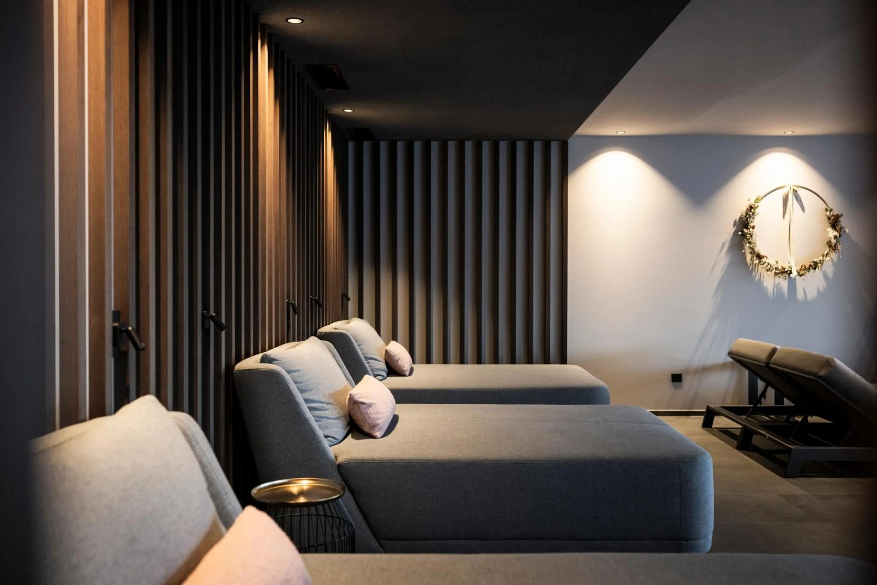 Swimming pool, Bed in Hotel Viertler