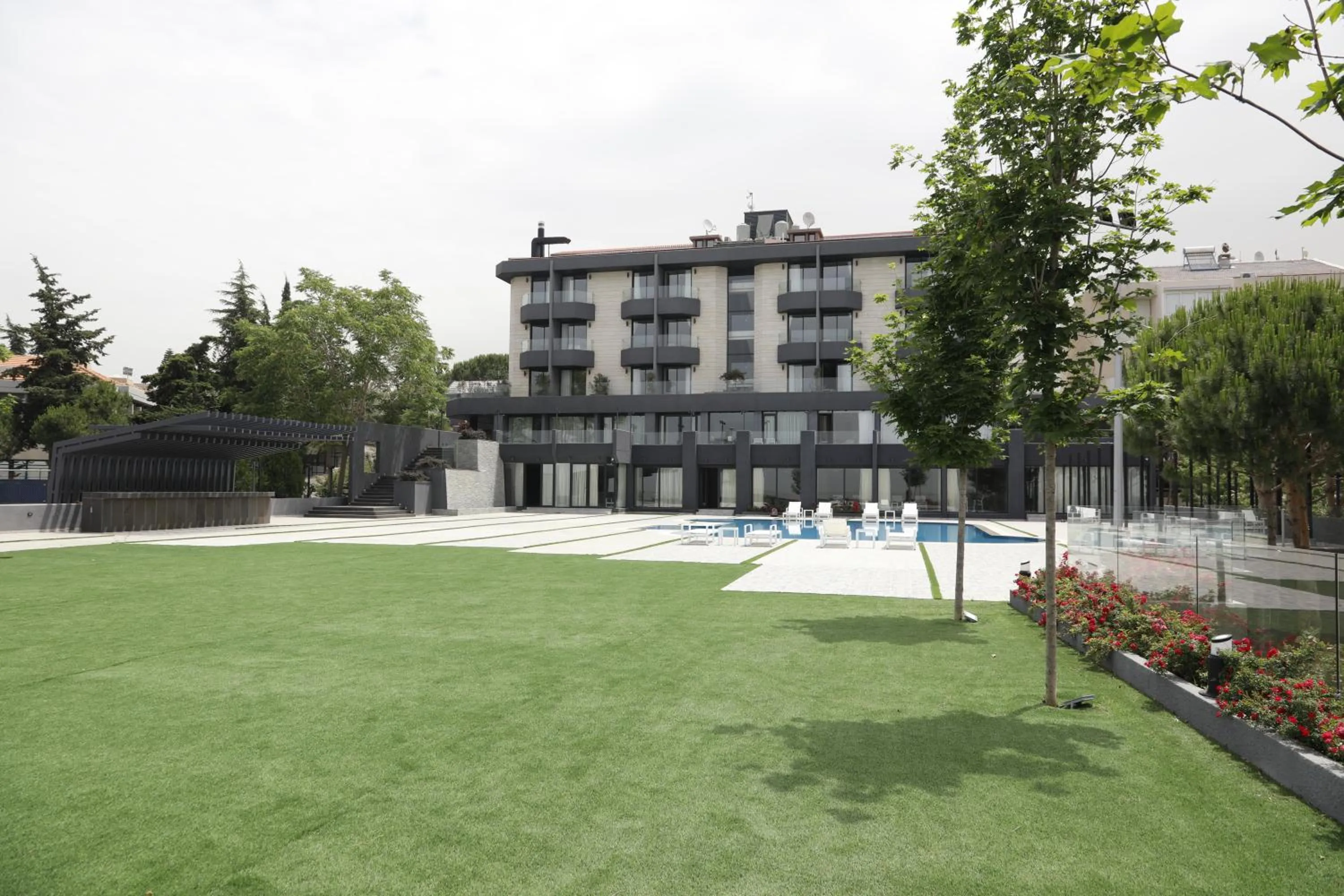 Property building in Le Pave Hotel