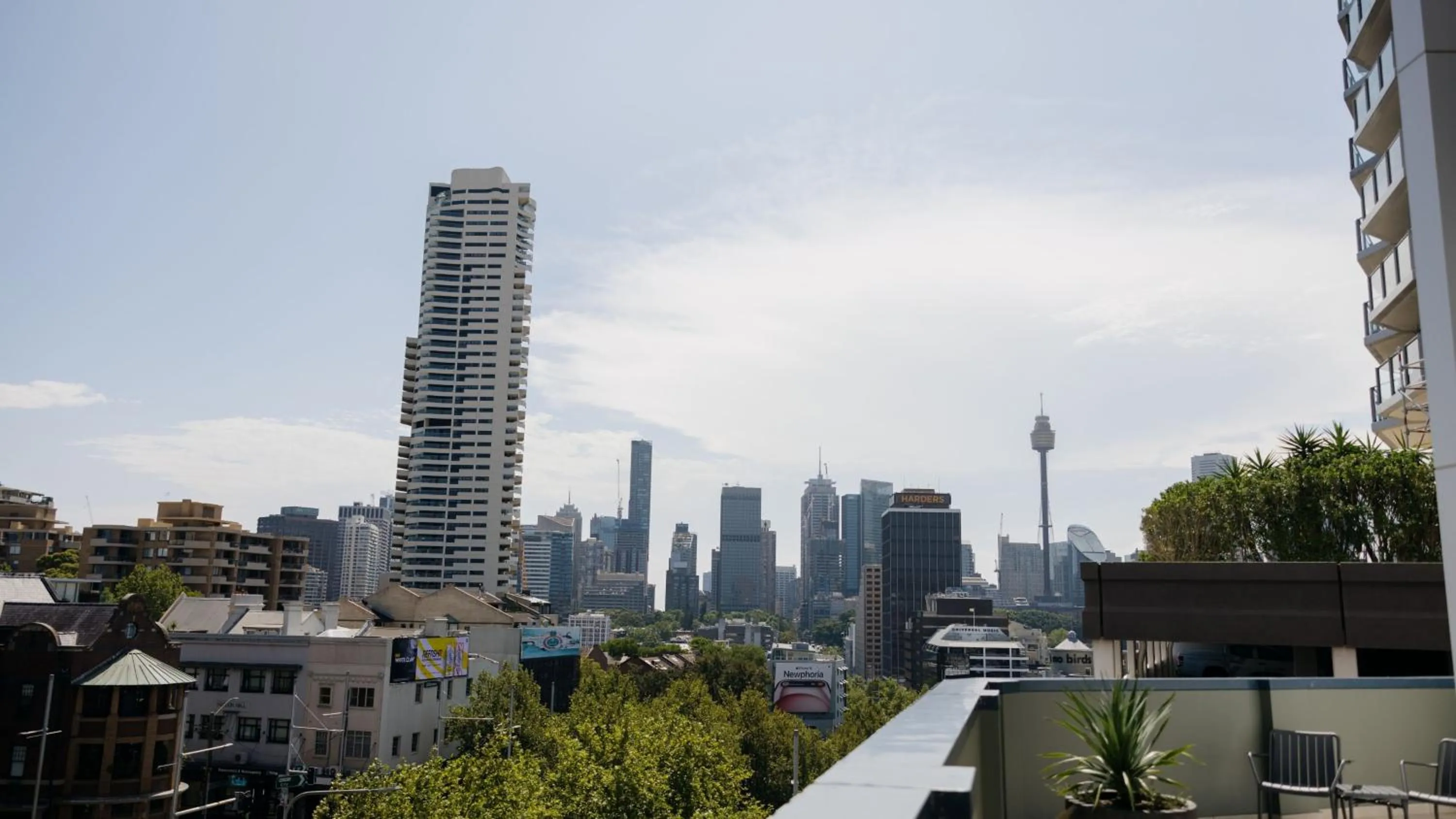 Photo of the whole room in Hotel Indigo Sydney Potts Point by IHG