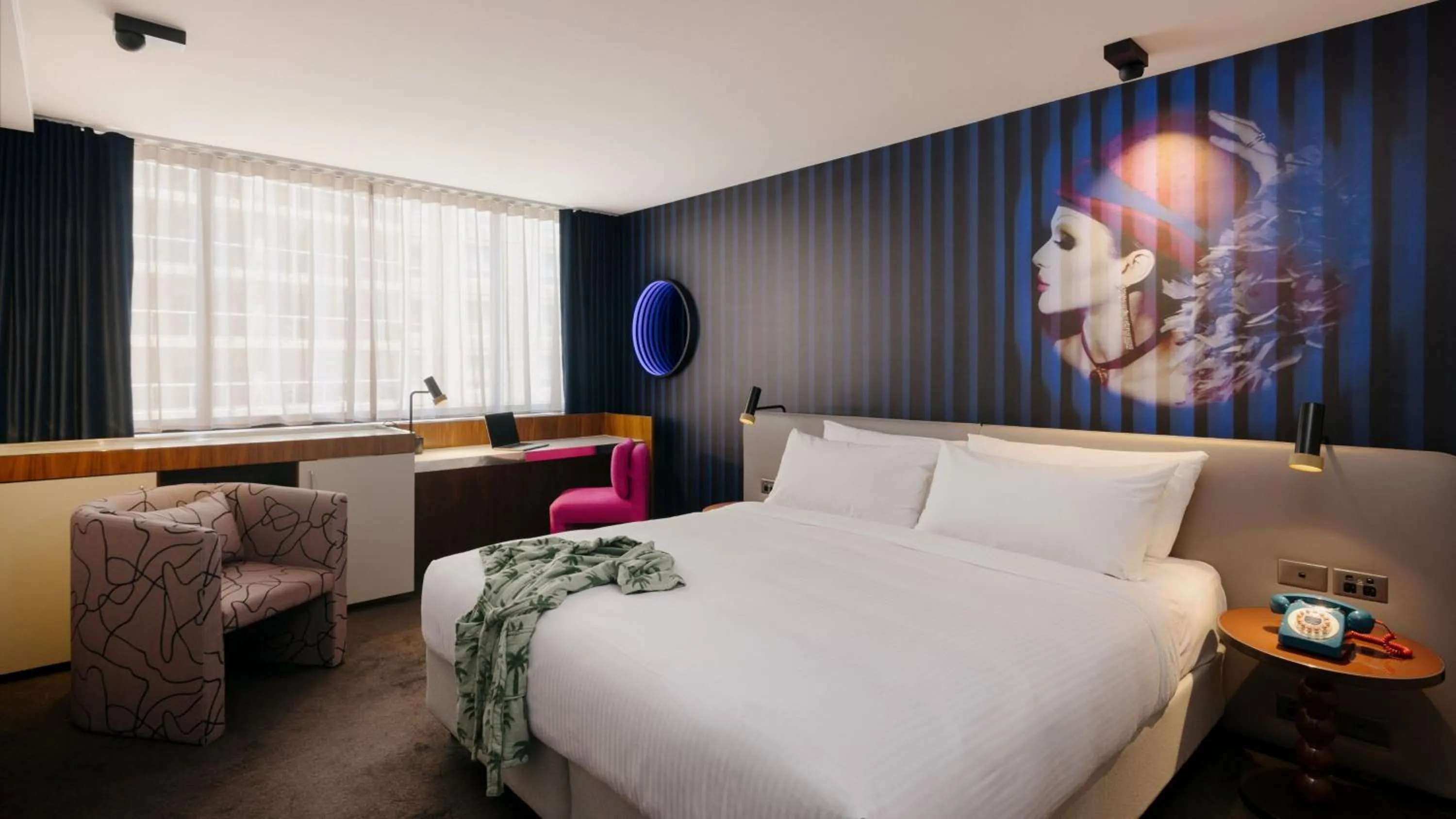 Photo of the whole room, Bed in Hotel Indigo Sydney Potts Point by IHG