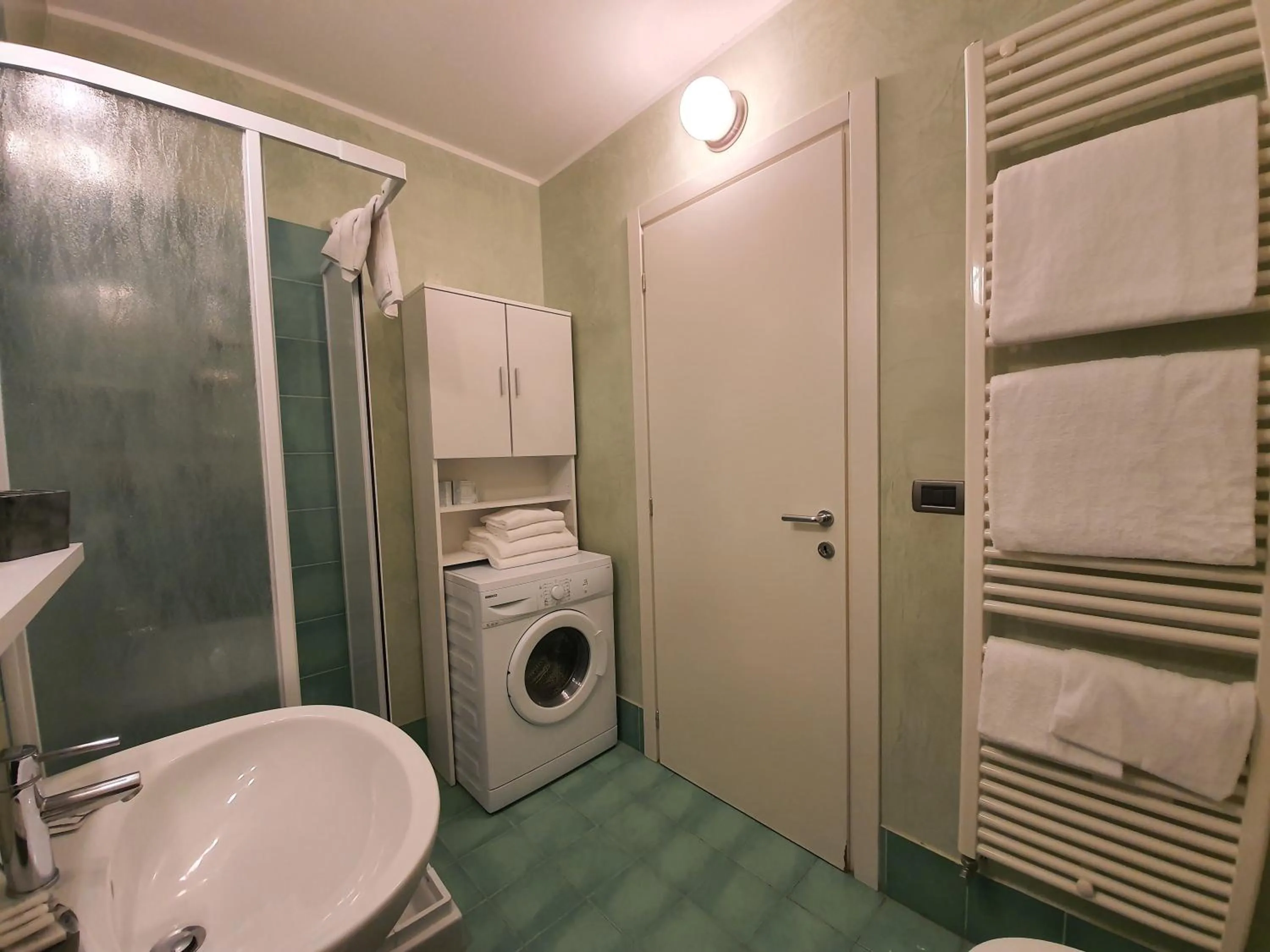 Bathroom in Residence Hotel Hungaria