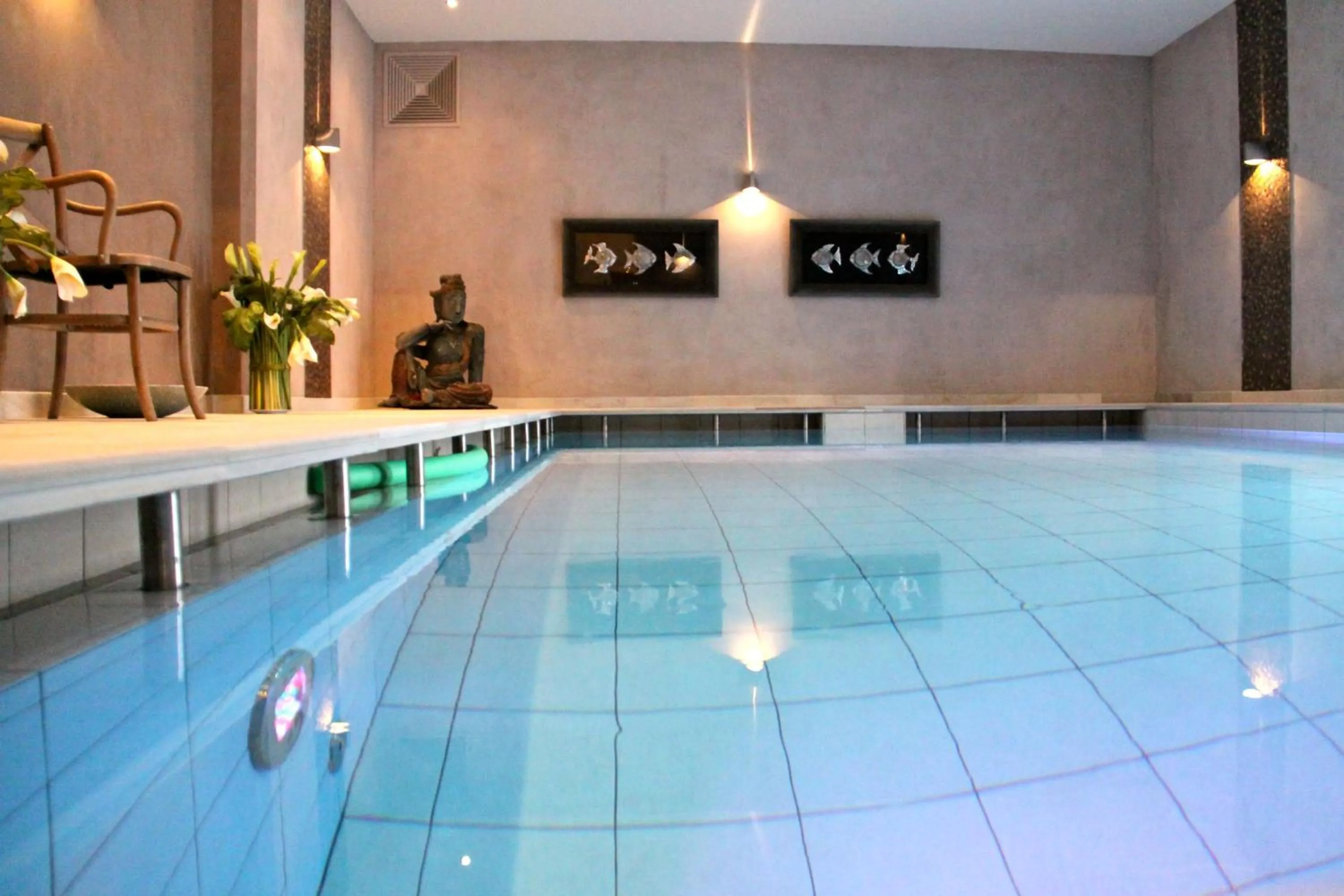 Swimming pool in Hotel Gut Bardenhagen