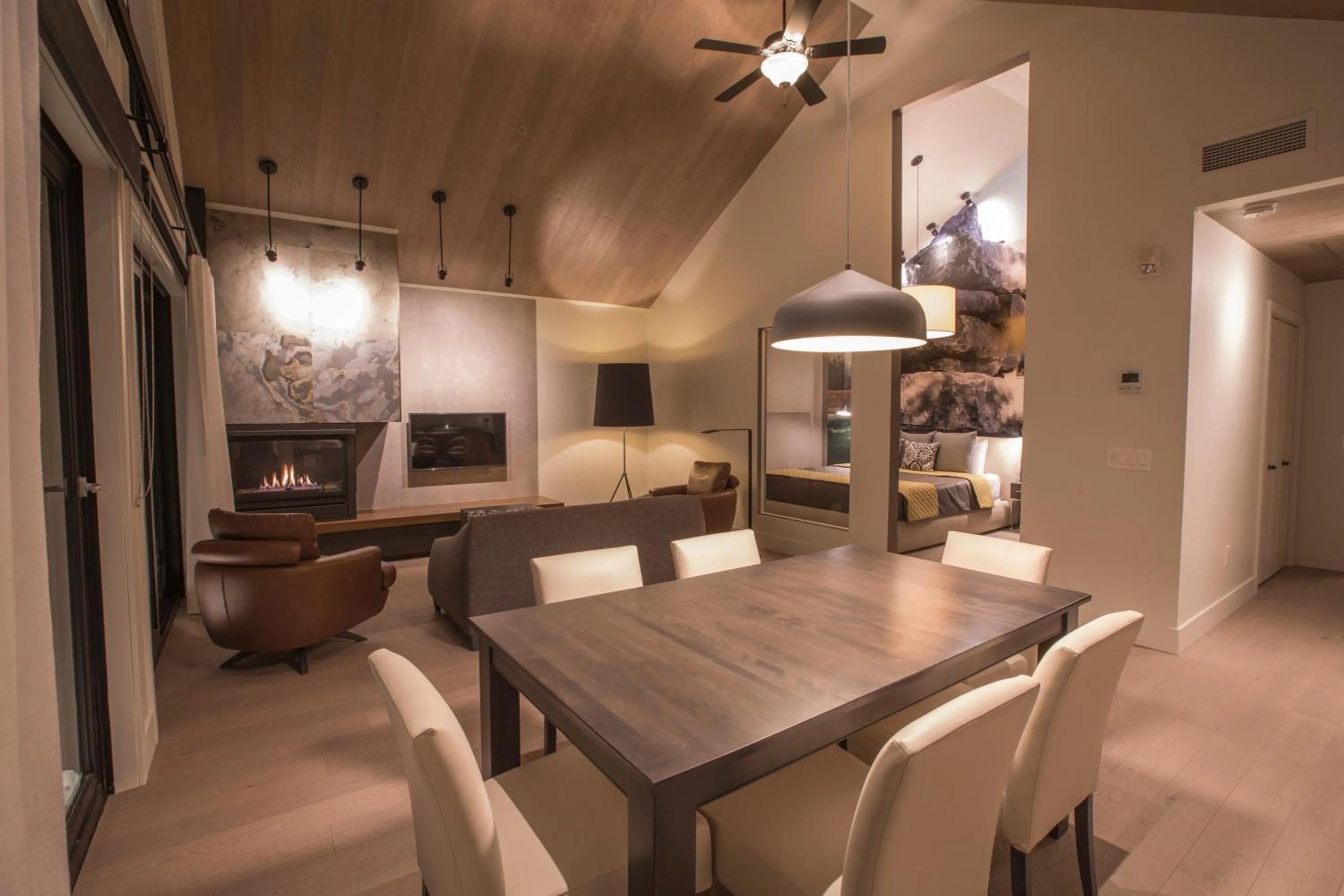 Dining area in Kinipi Spa Nordique & Hebergement