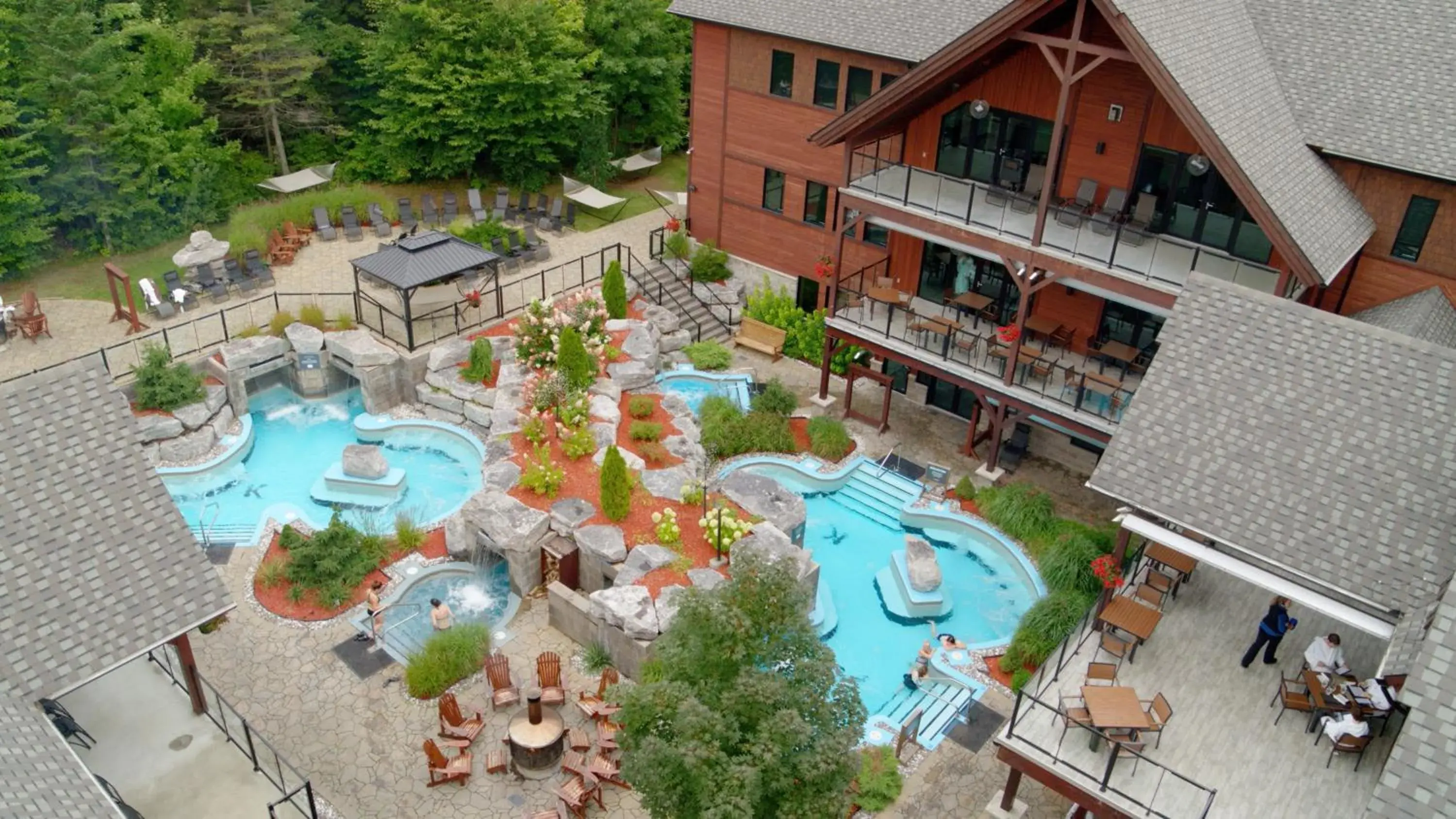 Hot Tub, Pool View in Kinipi Spa Nordique & Hebergement