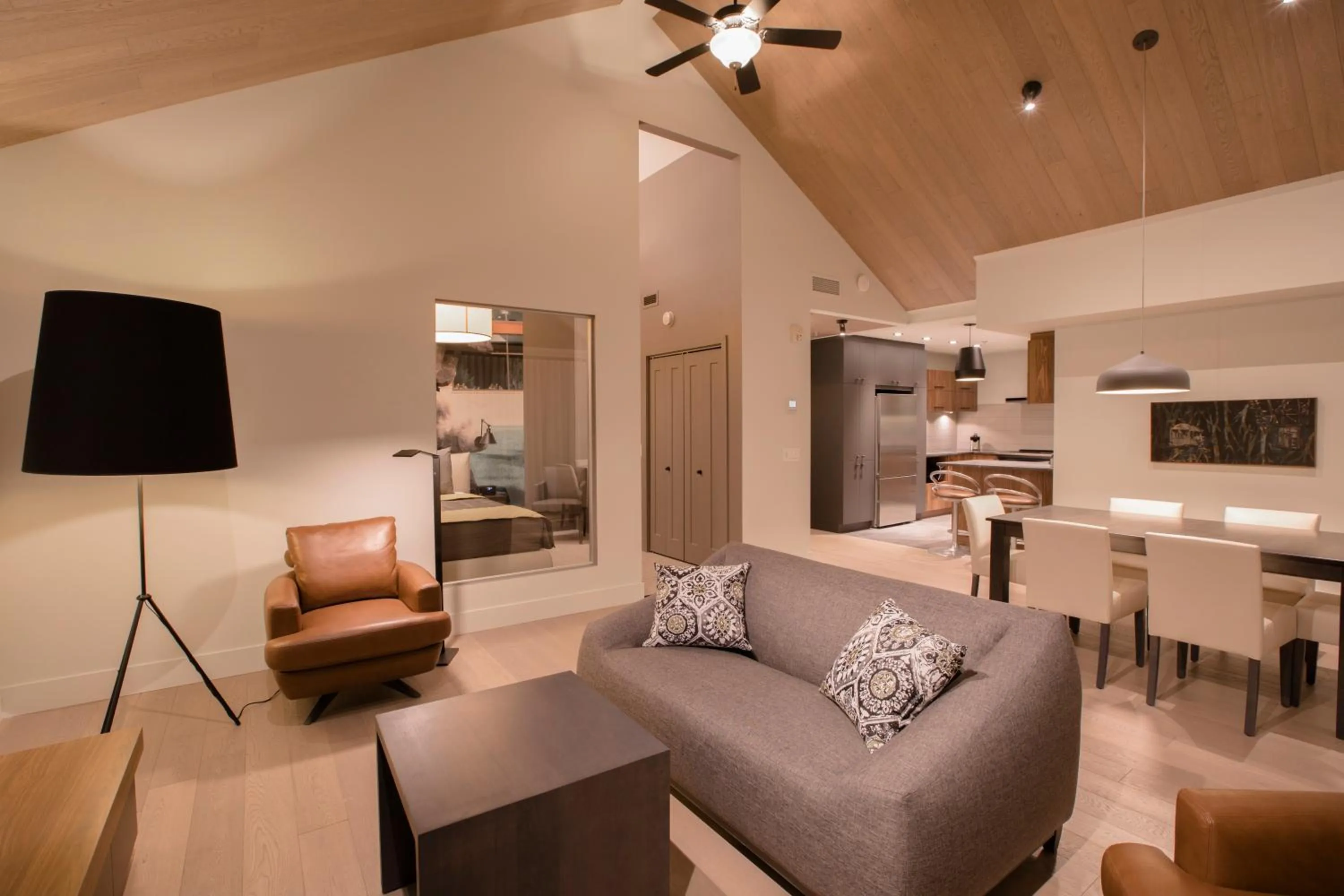 TV and multimedia in Kinipi Spa Nordique & Hebergement