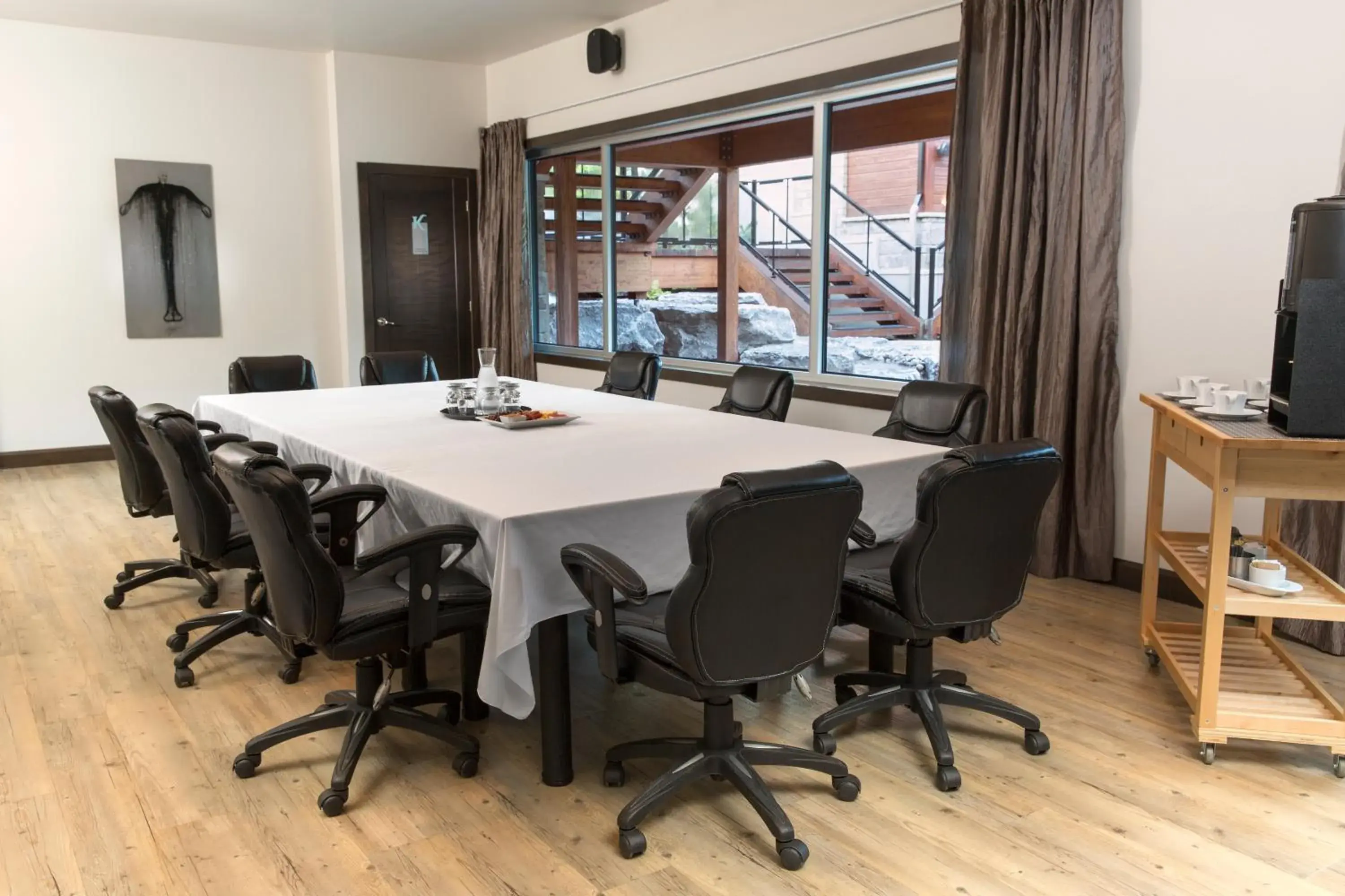 Meeting/conference room in Kinipi Spa Nordique & Hebergement